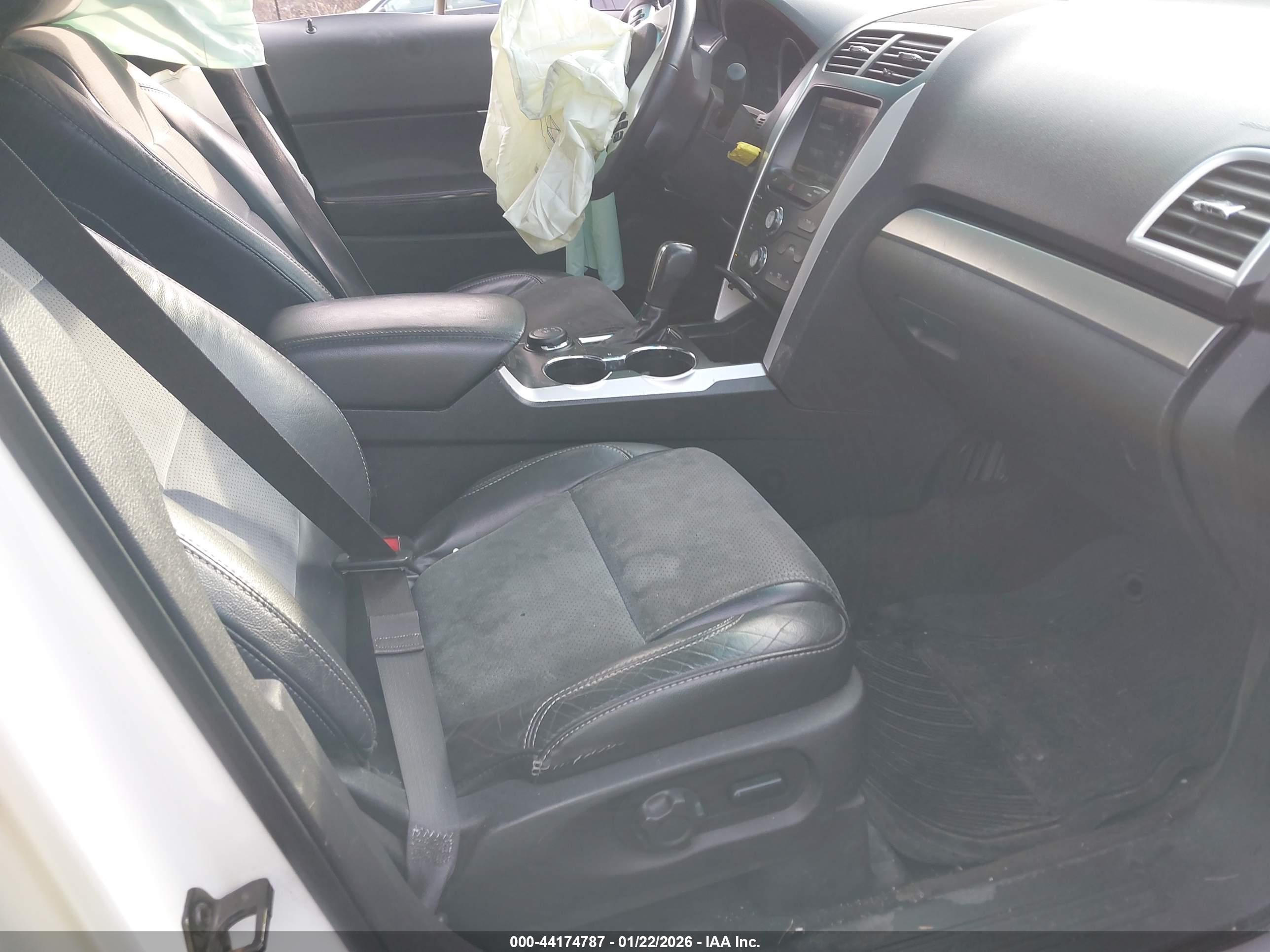FORD EXPLORER image 5