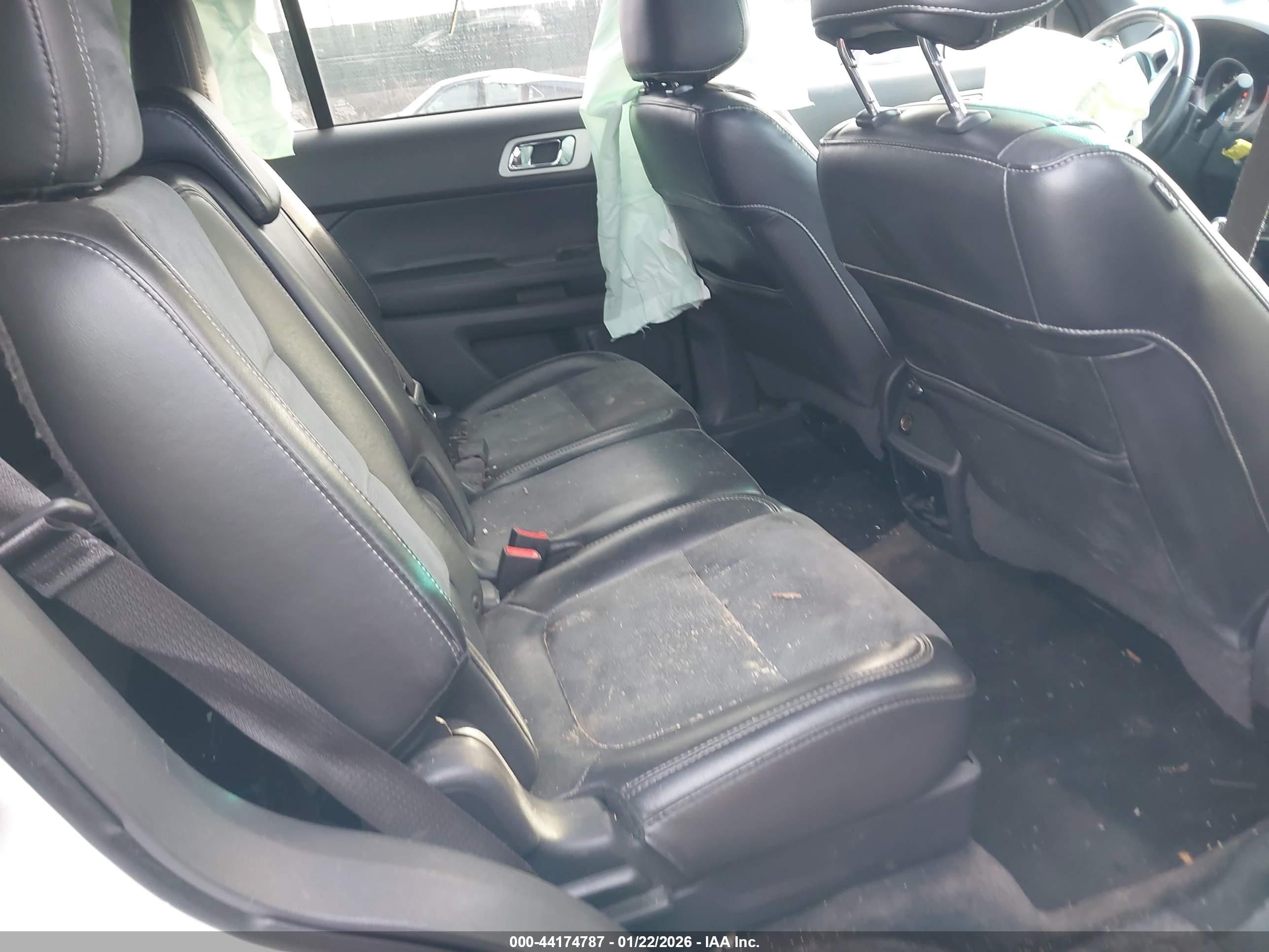 FORD EXPLORER image 8