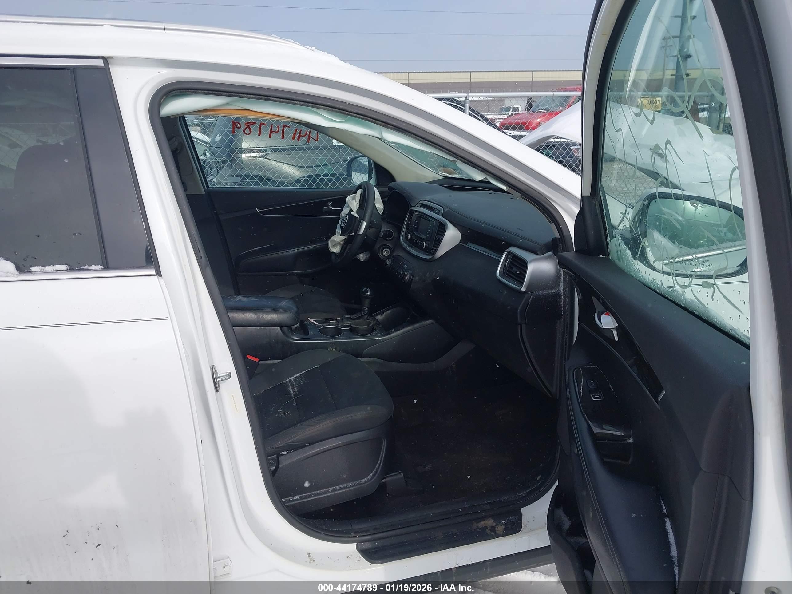 KIA SORENTO image 5