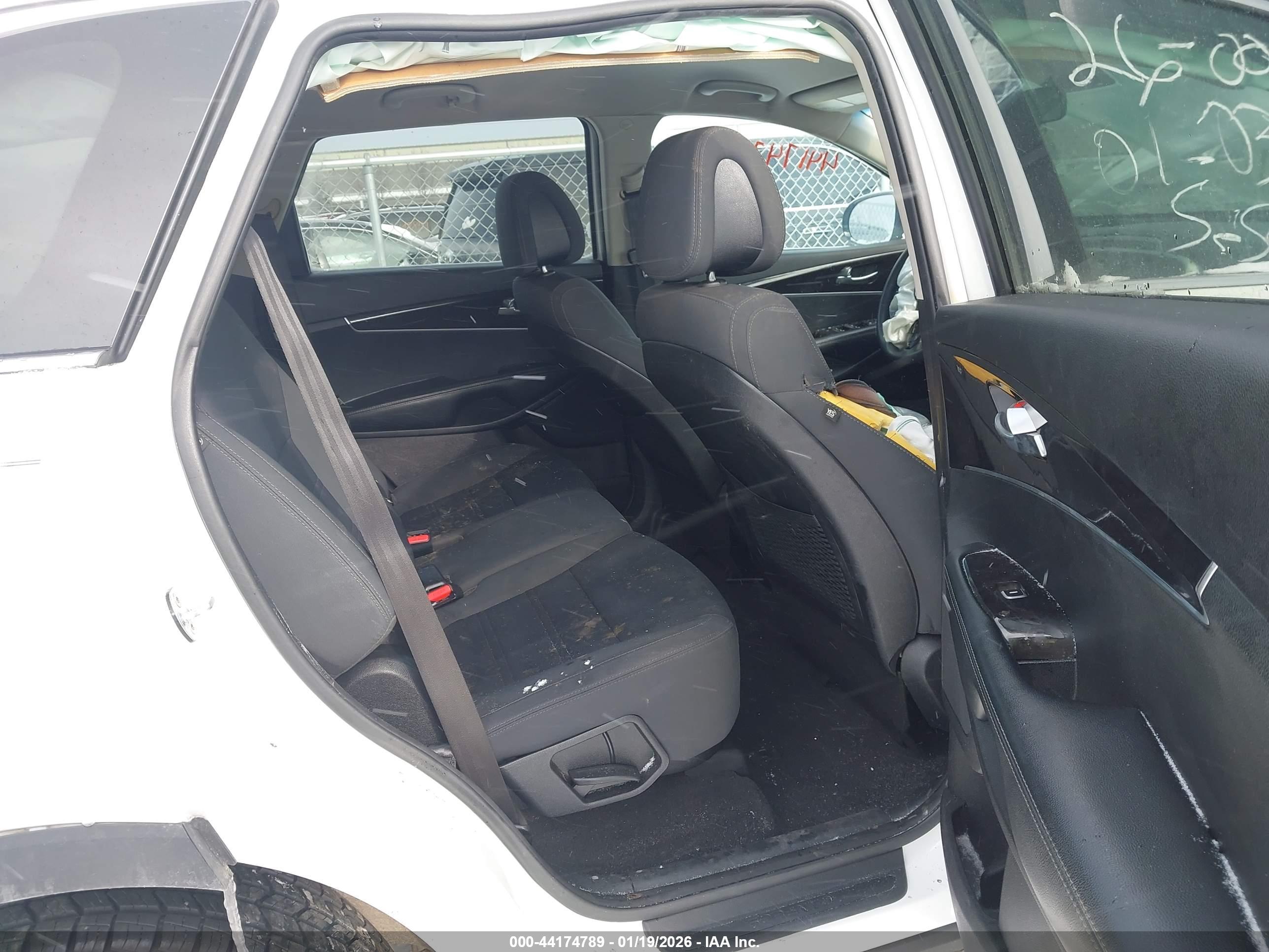 KIA SORENTO image 8
