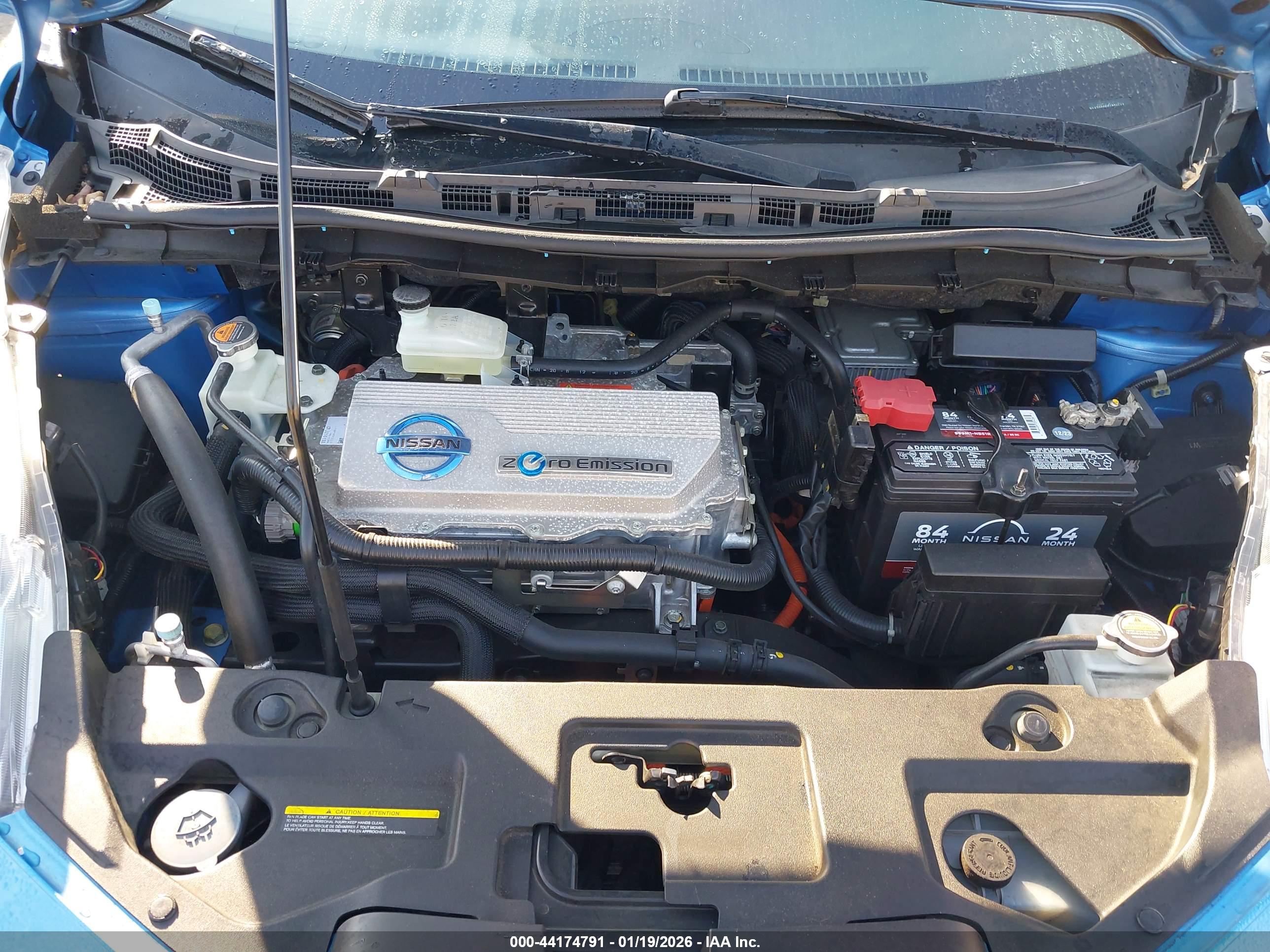 NISSAN LEAF image 10