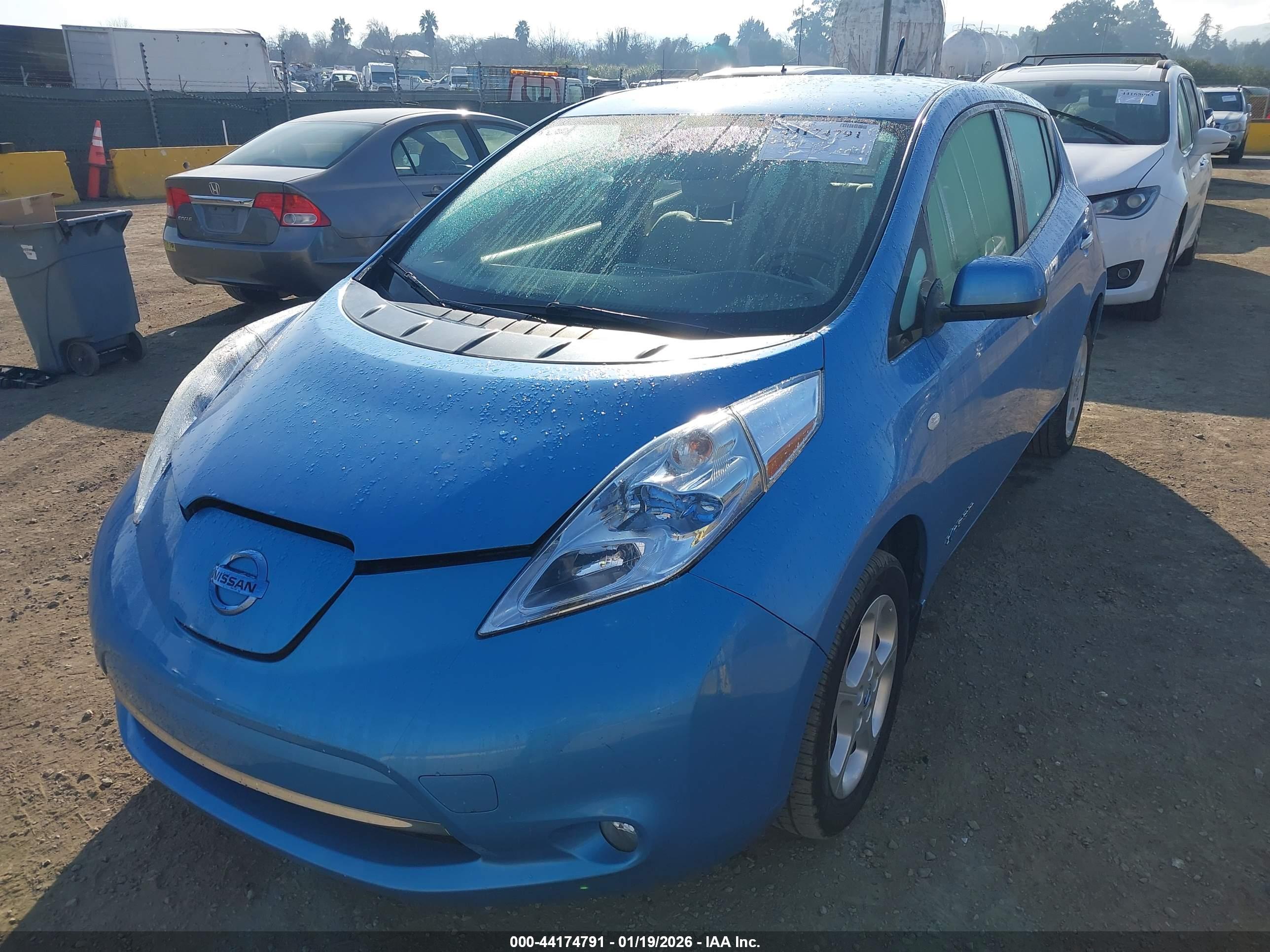 NISSAN LEAF image 6