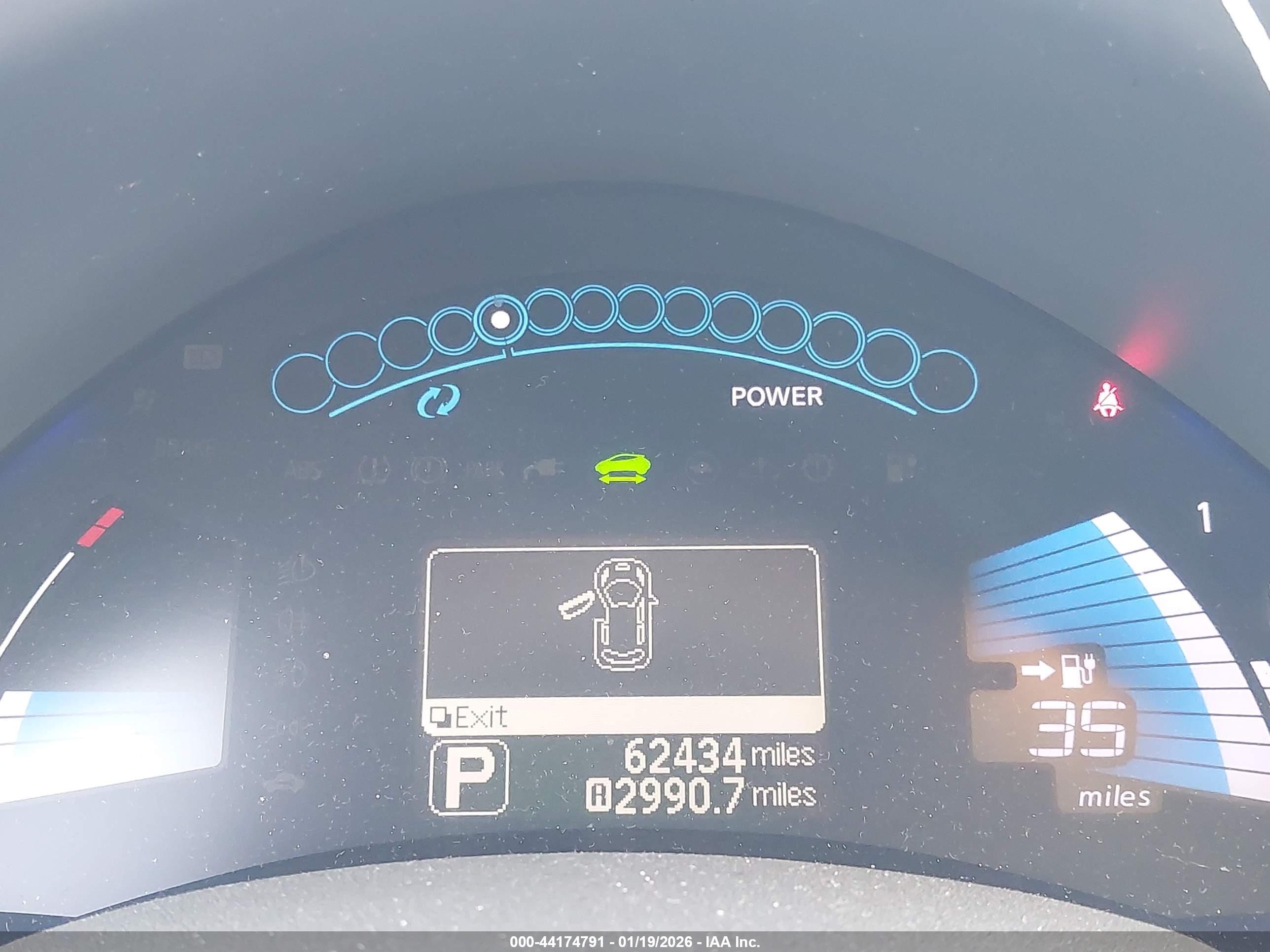 NISSAN LEAF image 7