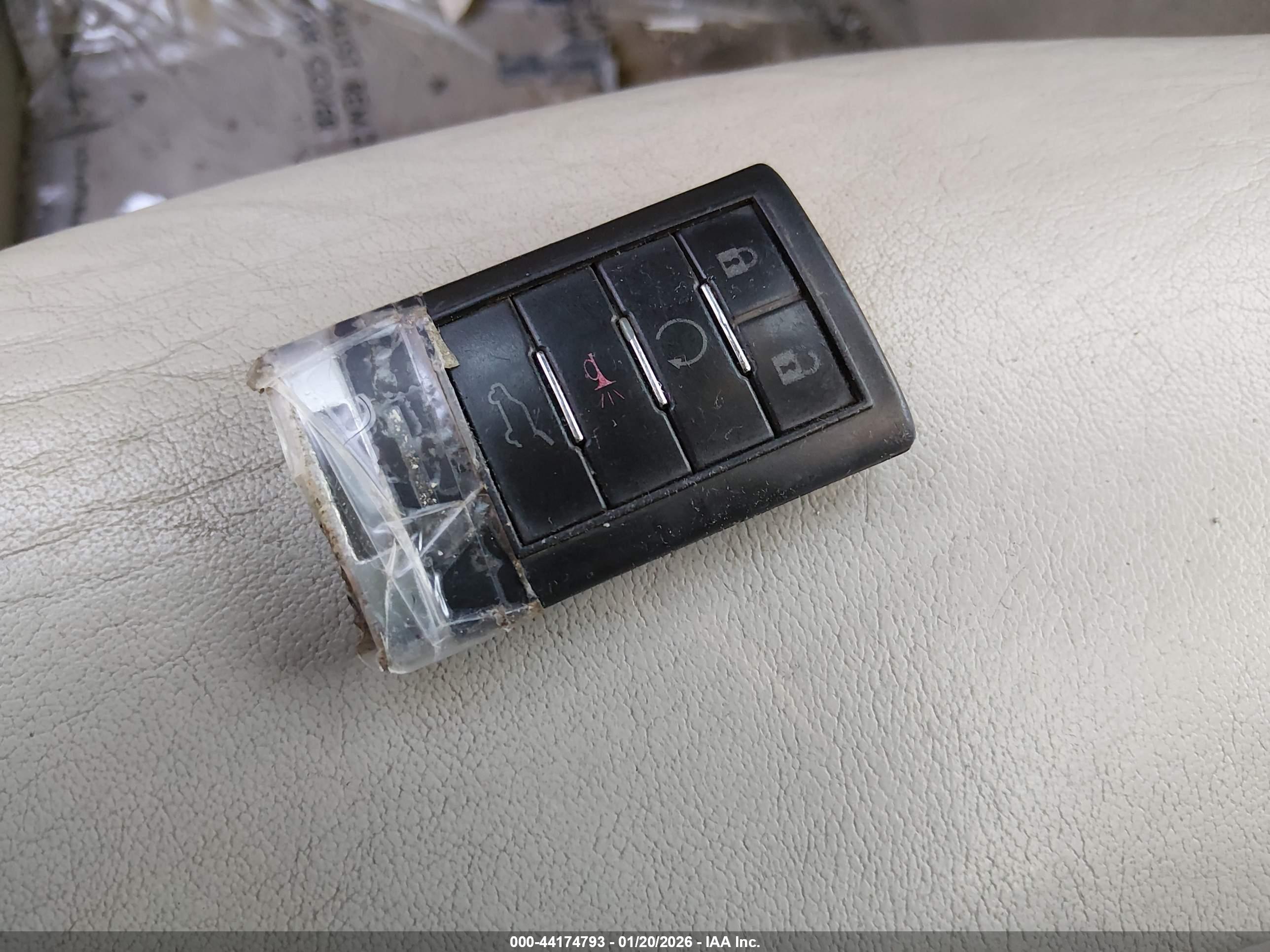 CADILLAC SRX image 11