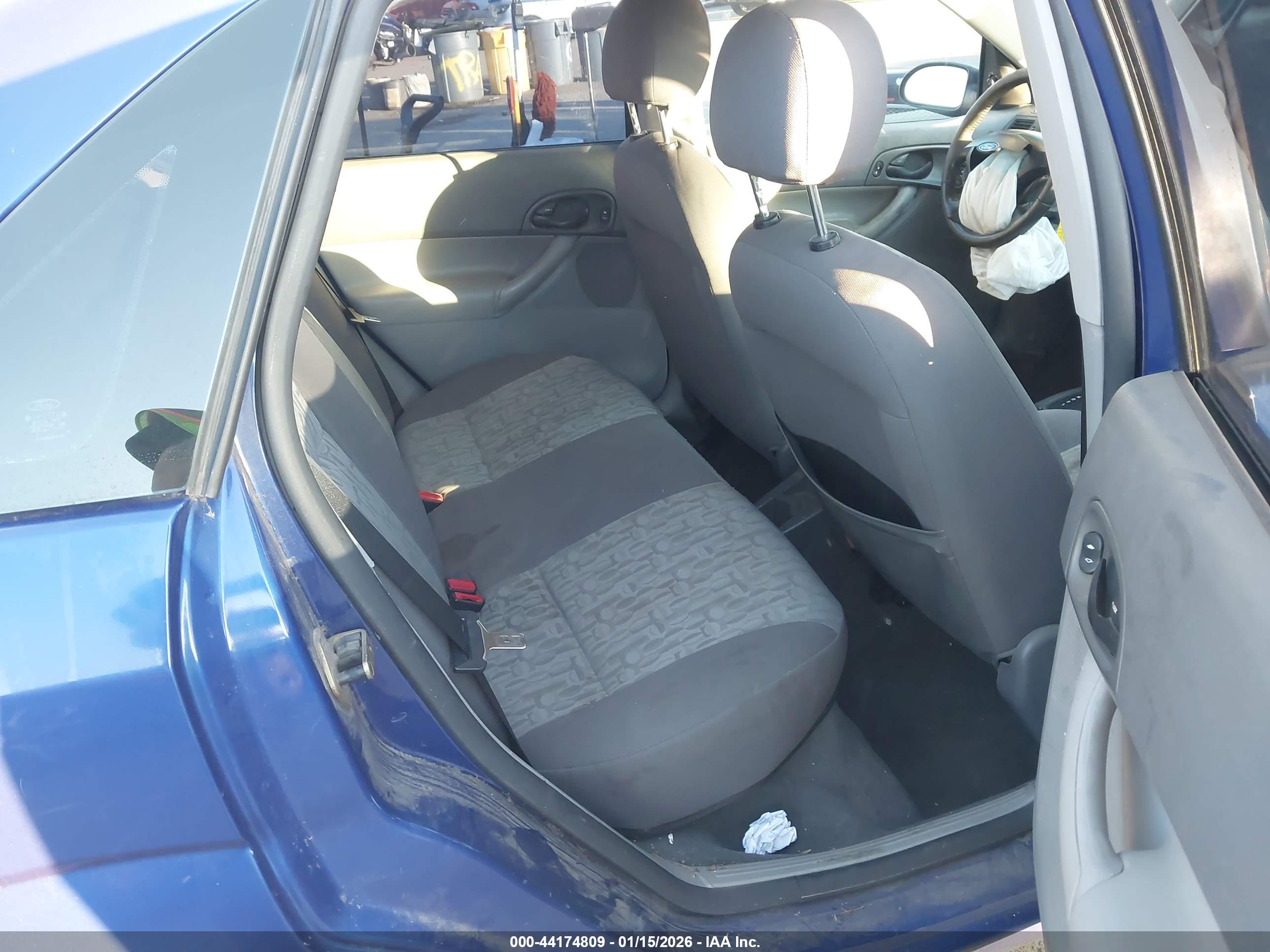 FORD FOCUS image 8