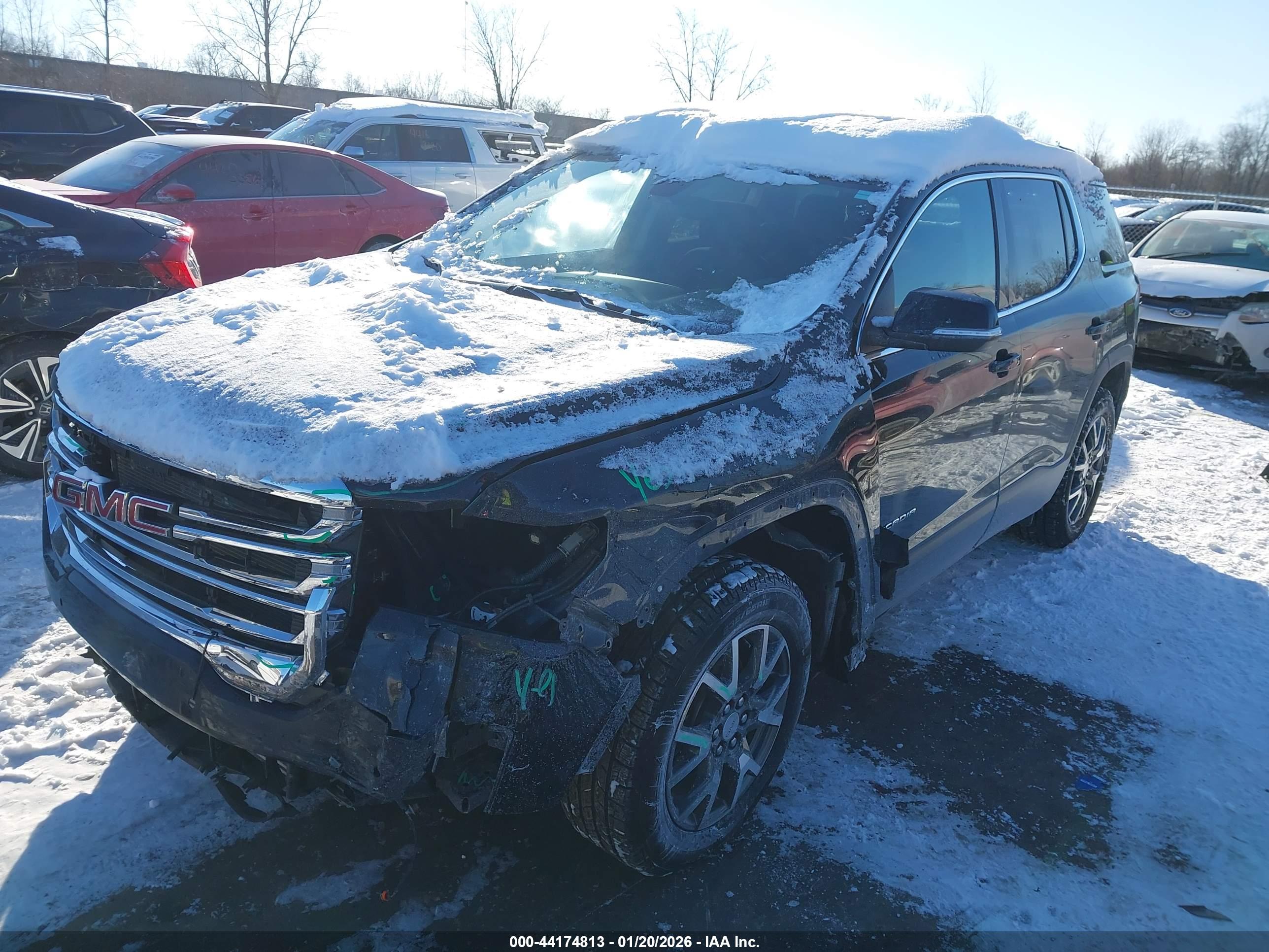 GMC ACADIA image 2