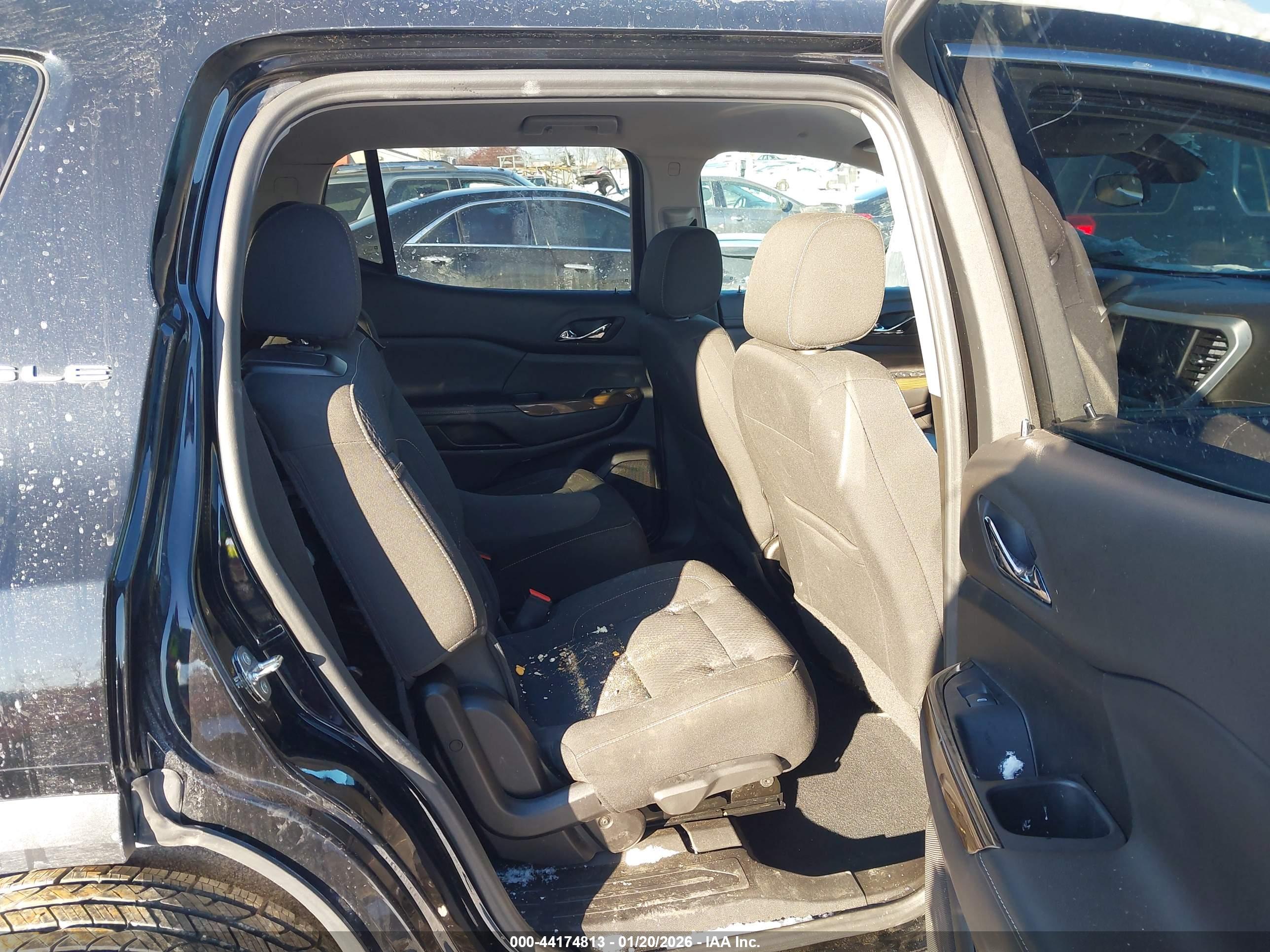 GMC ACADIA image 8
