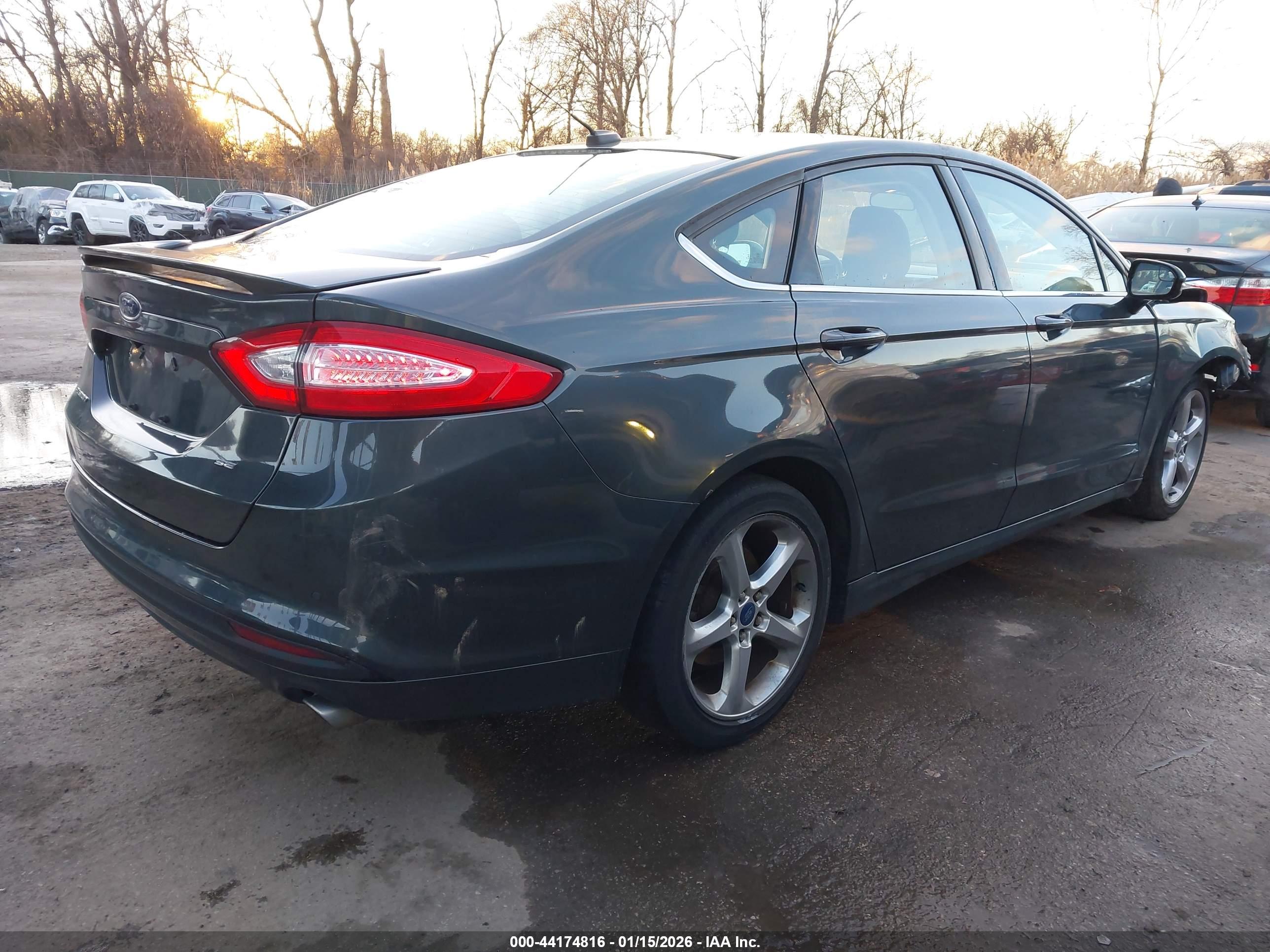FORD FUSION image 4