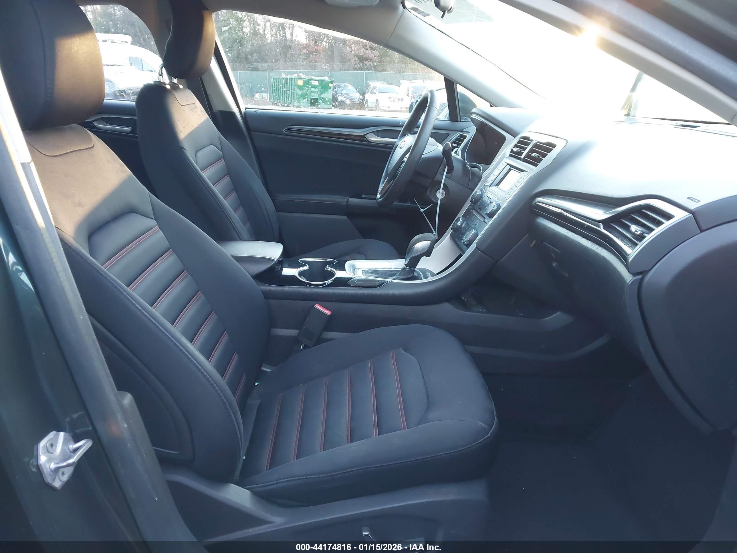 FORD FUSION image 5