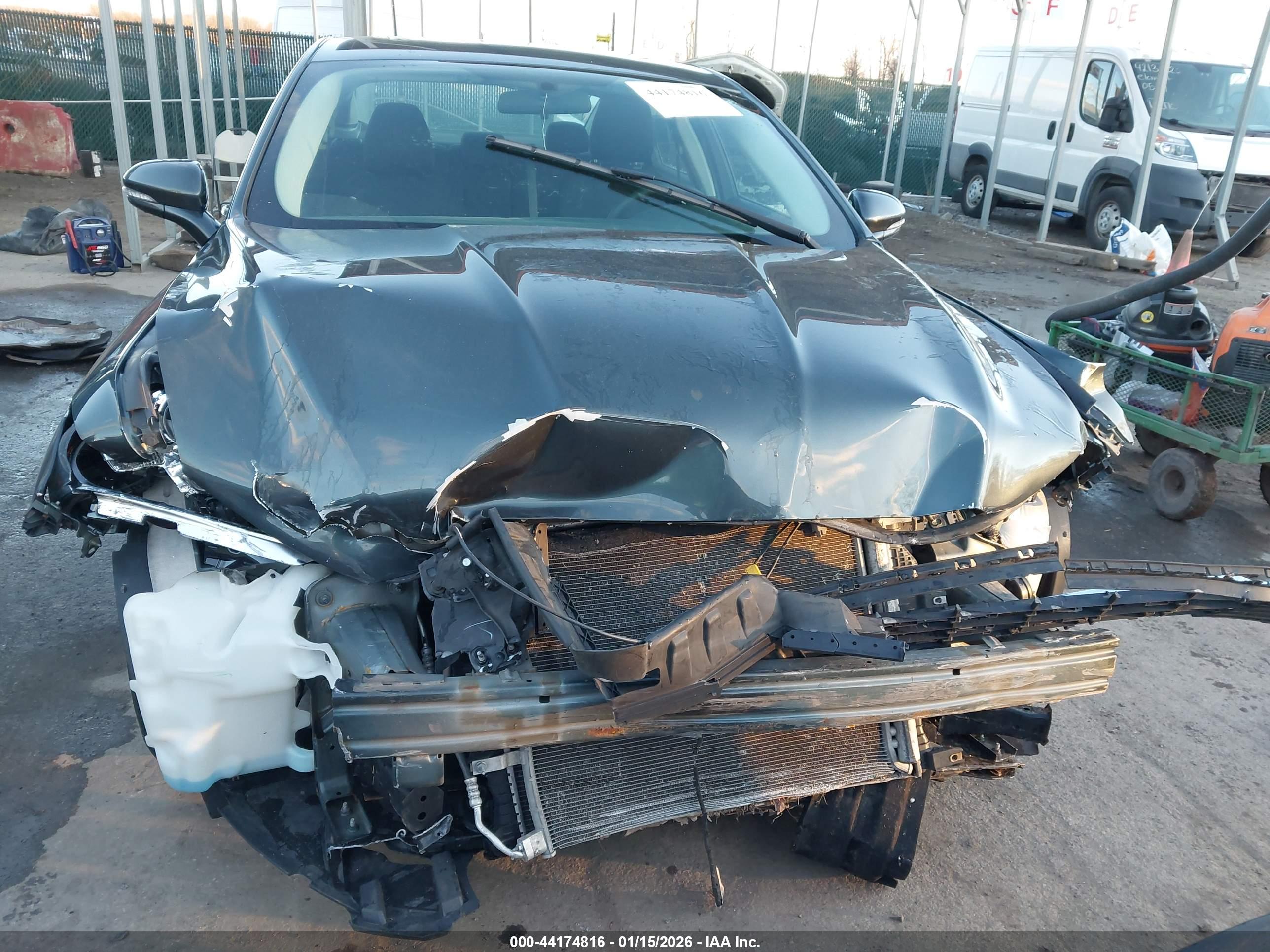FORD FUSION image 6