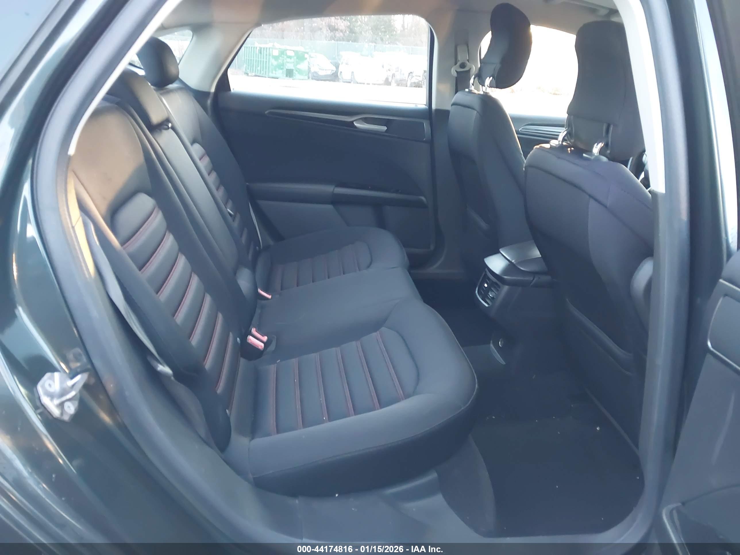 FORD FUSION image 8
