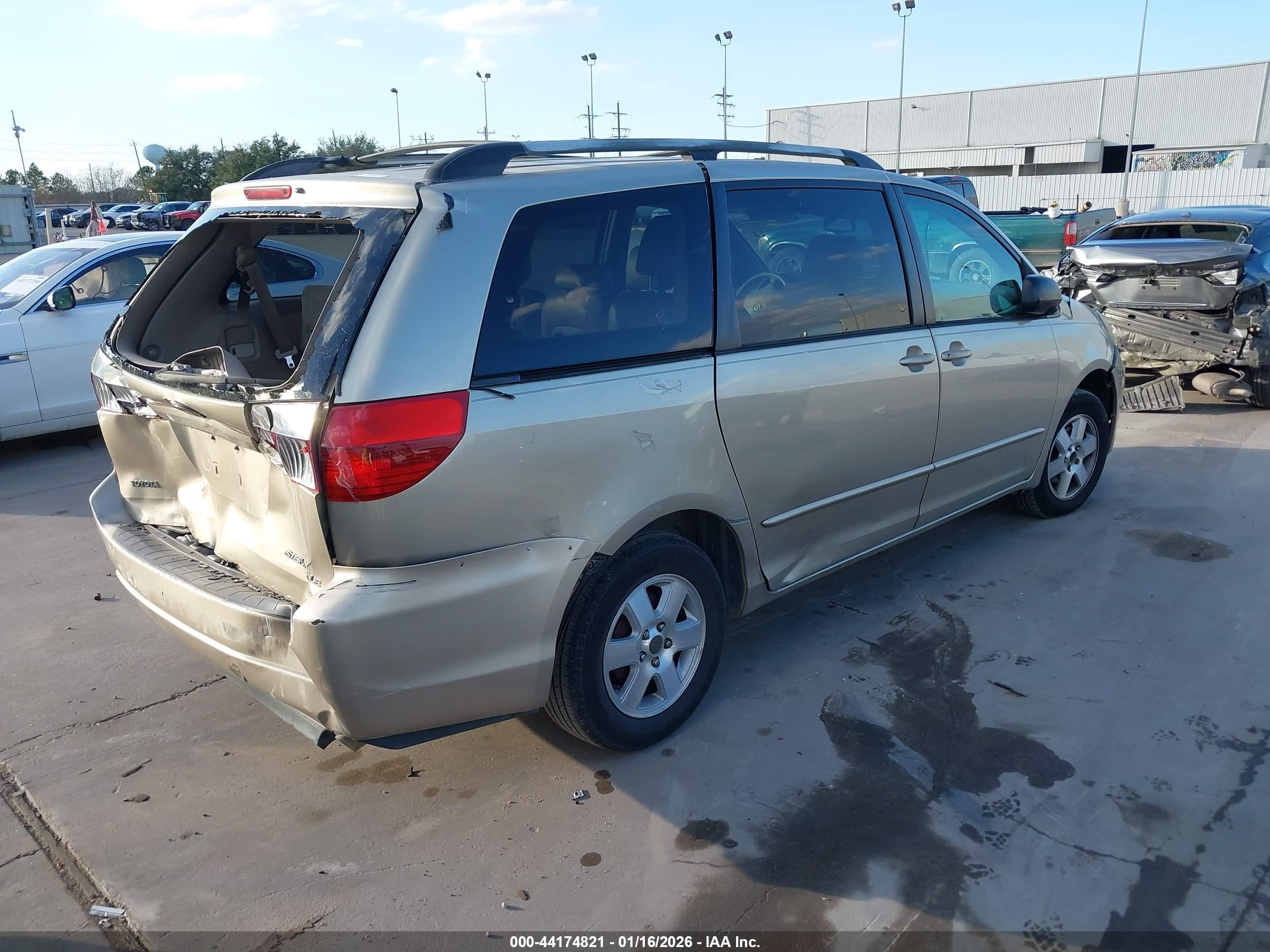 TOYOTA SIENNA image 4
