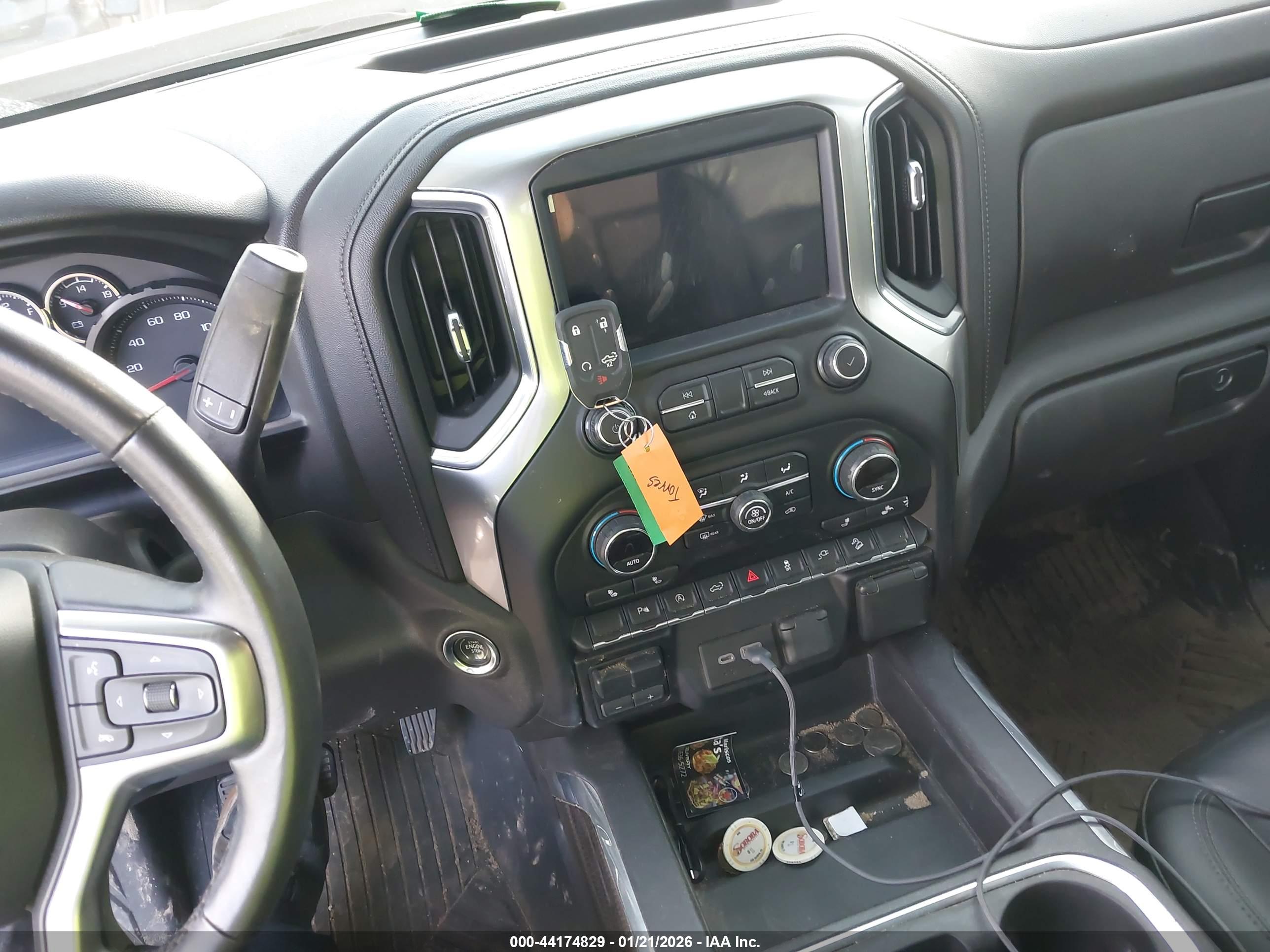 CHEVROLET SILVERADO image 11