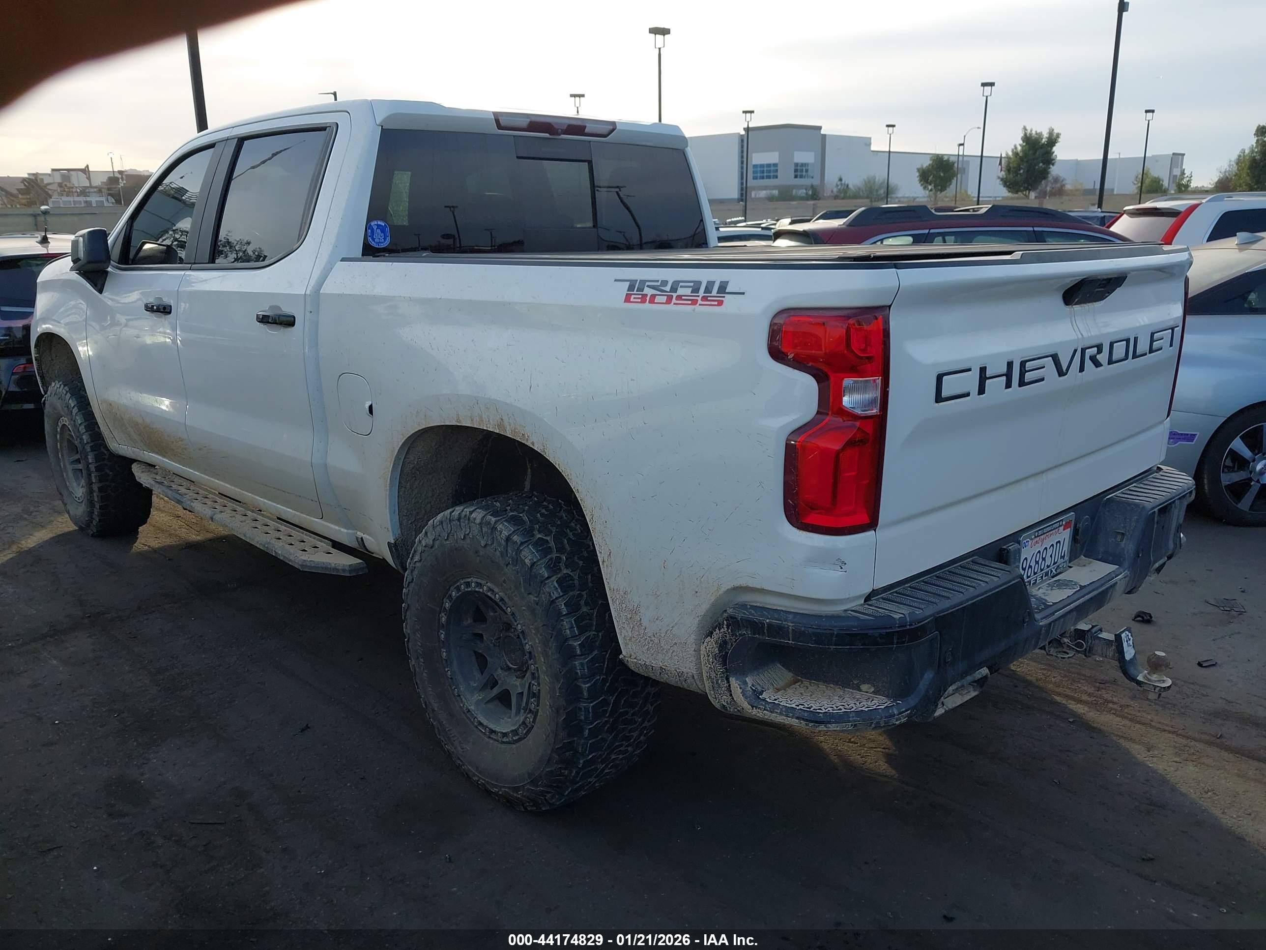CHEVROLET SILVERADO image 3