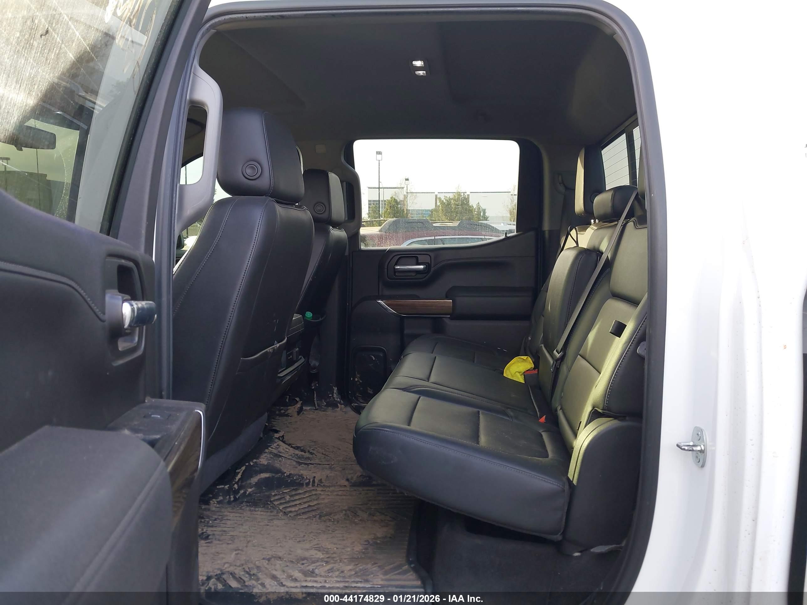 CHEVROLET SILVERADO image 8