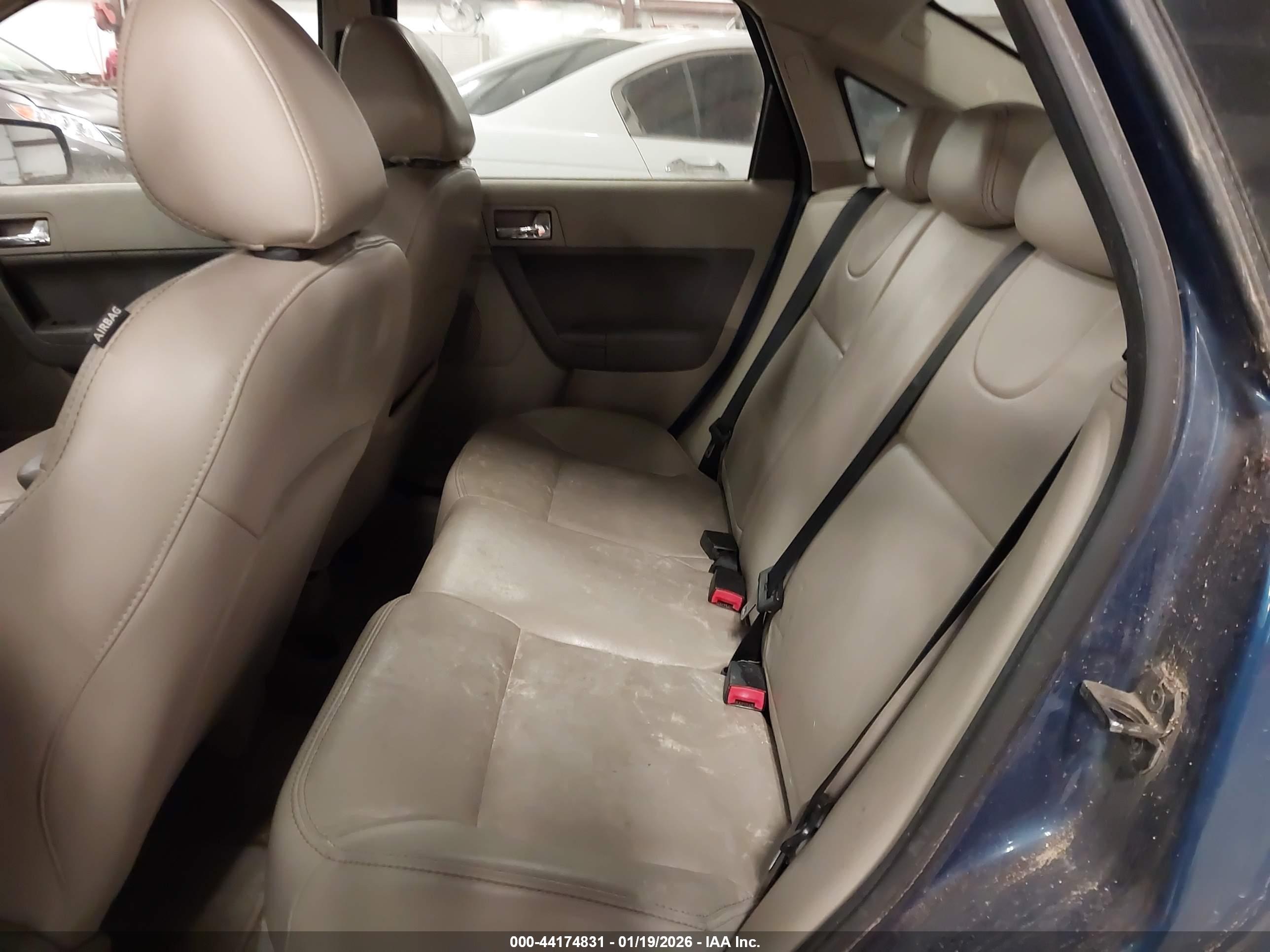FORD FOCUS image 8