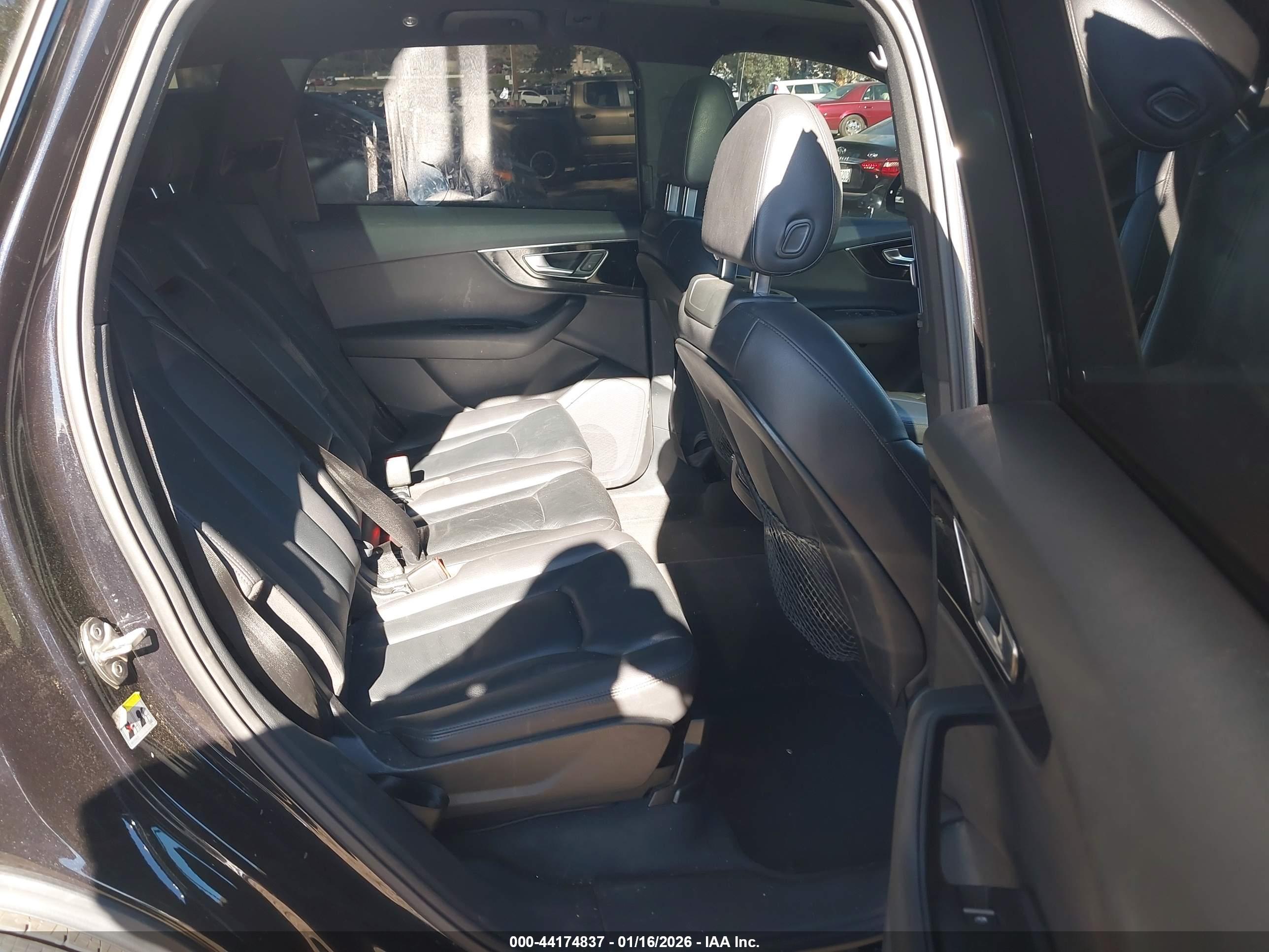 AUDI Q7 image 8