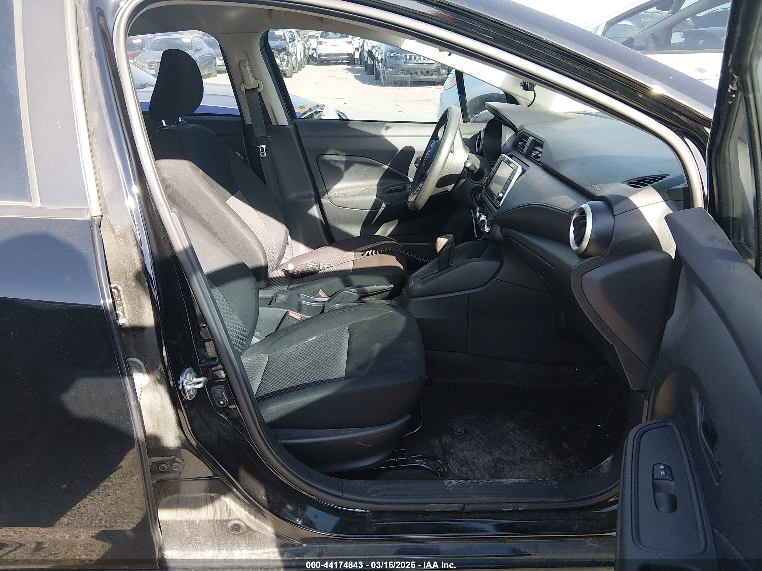 NISSAN VERSA image 5