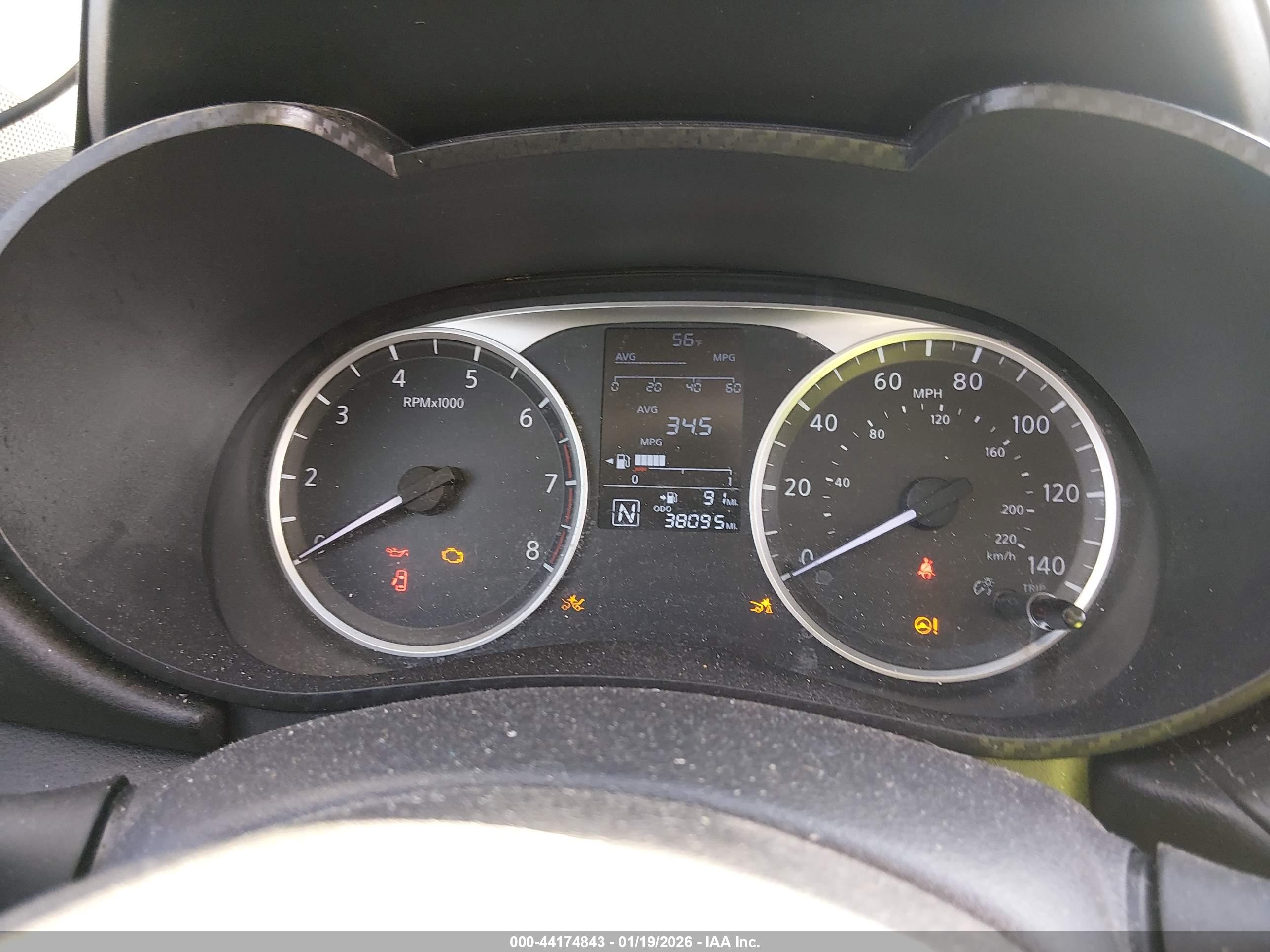 NISSAN VERSA image 7
