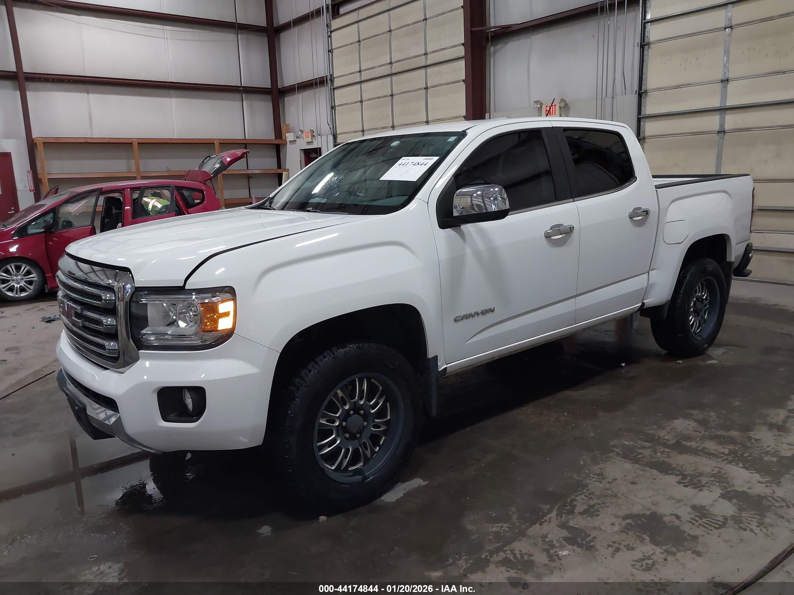 GMC CANYON image 2