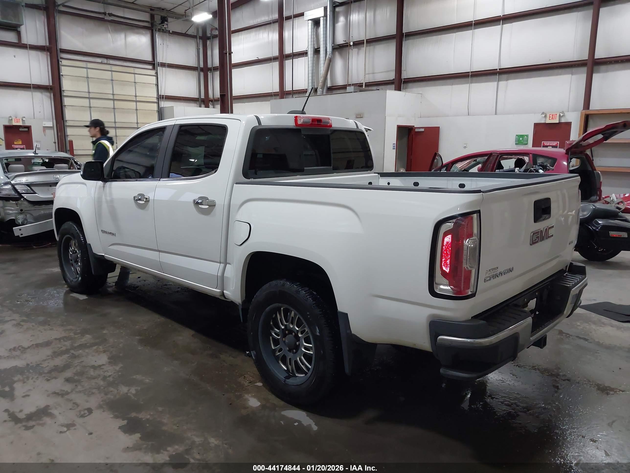 GMC CANYON image 3