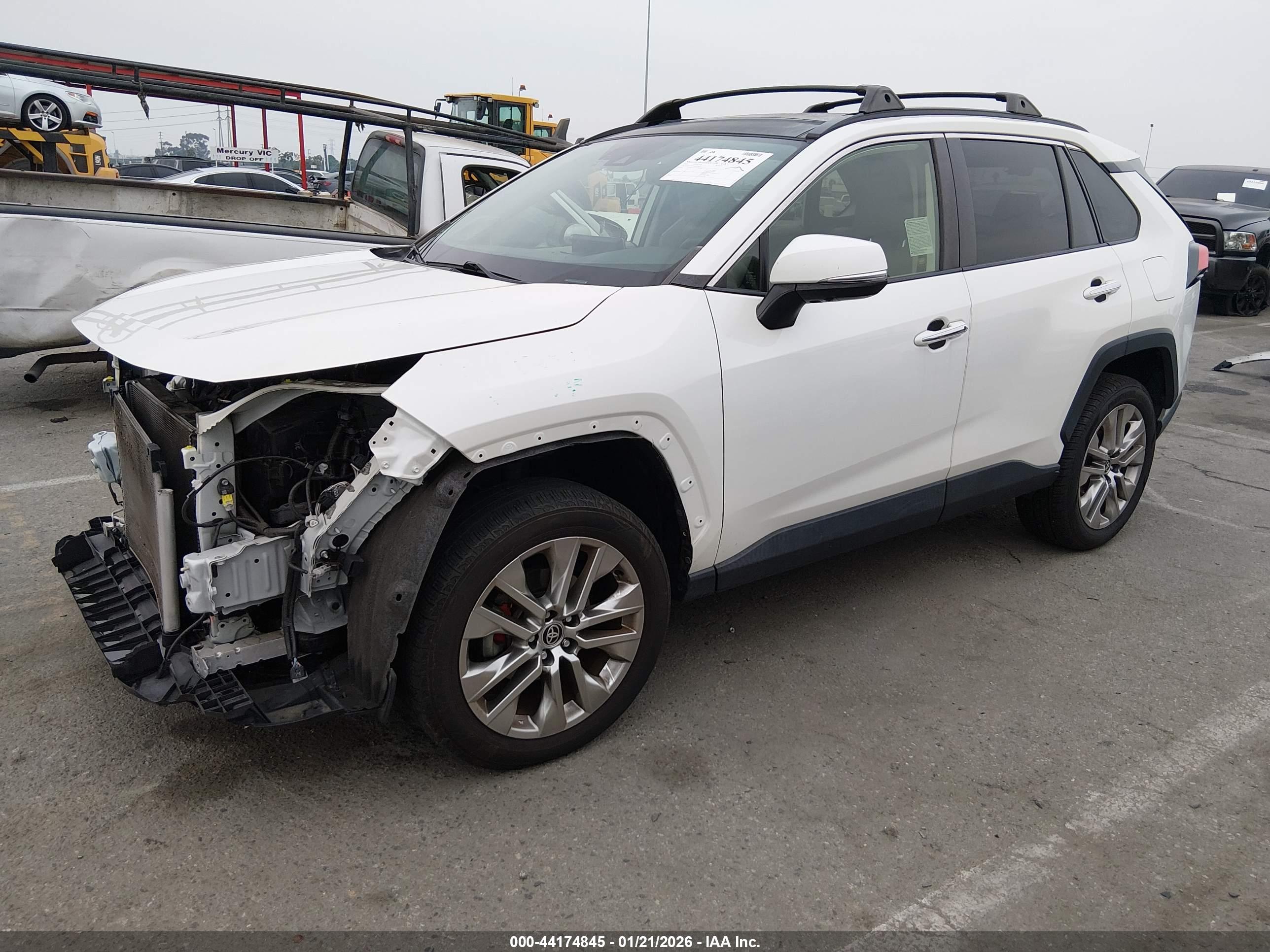 TOYOTA RAV4 image 2