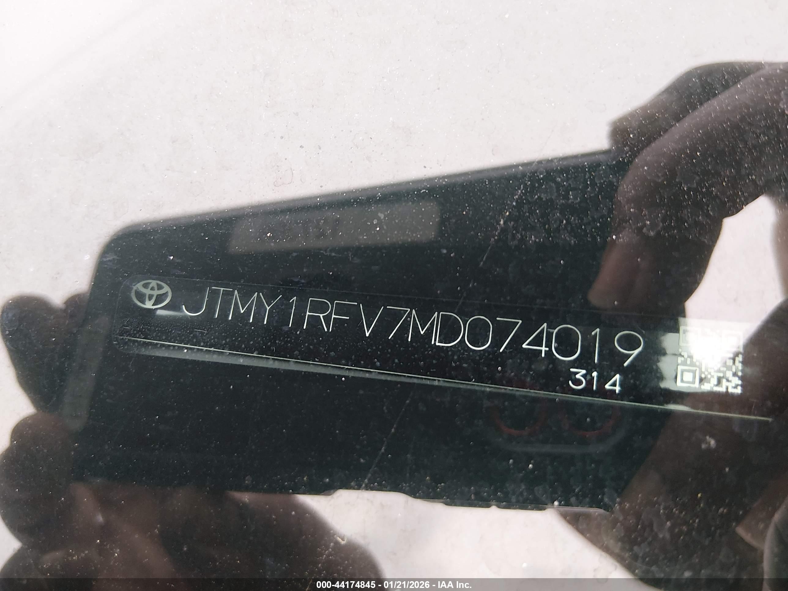 TOYOTA RAV4 image 9