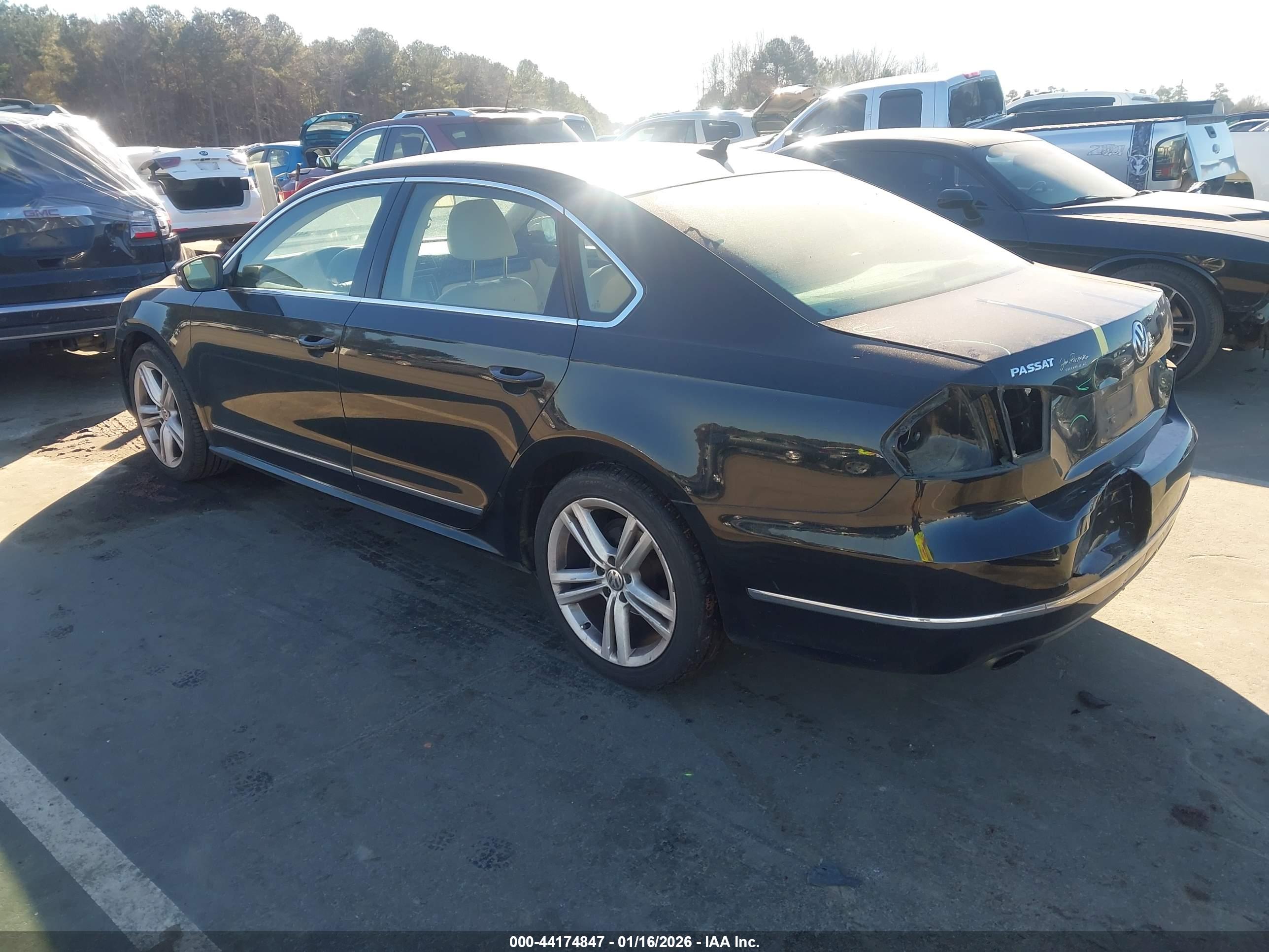VOLKSWAGEN PASSAT image 3
