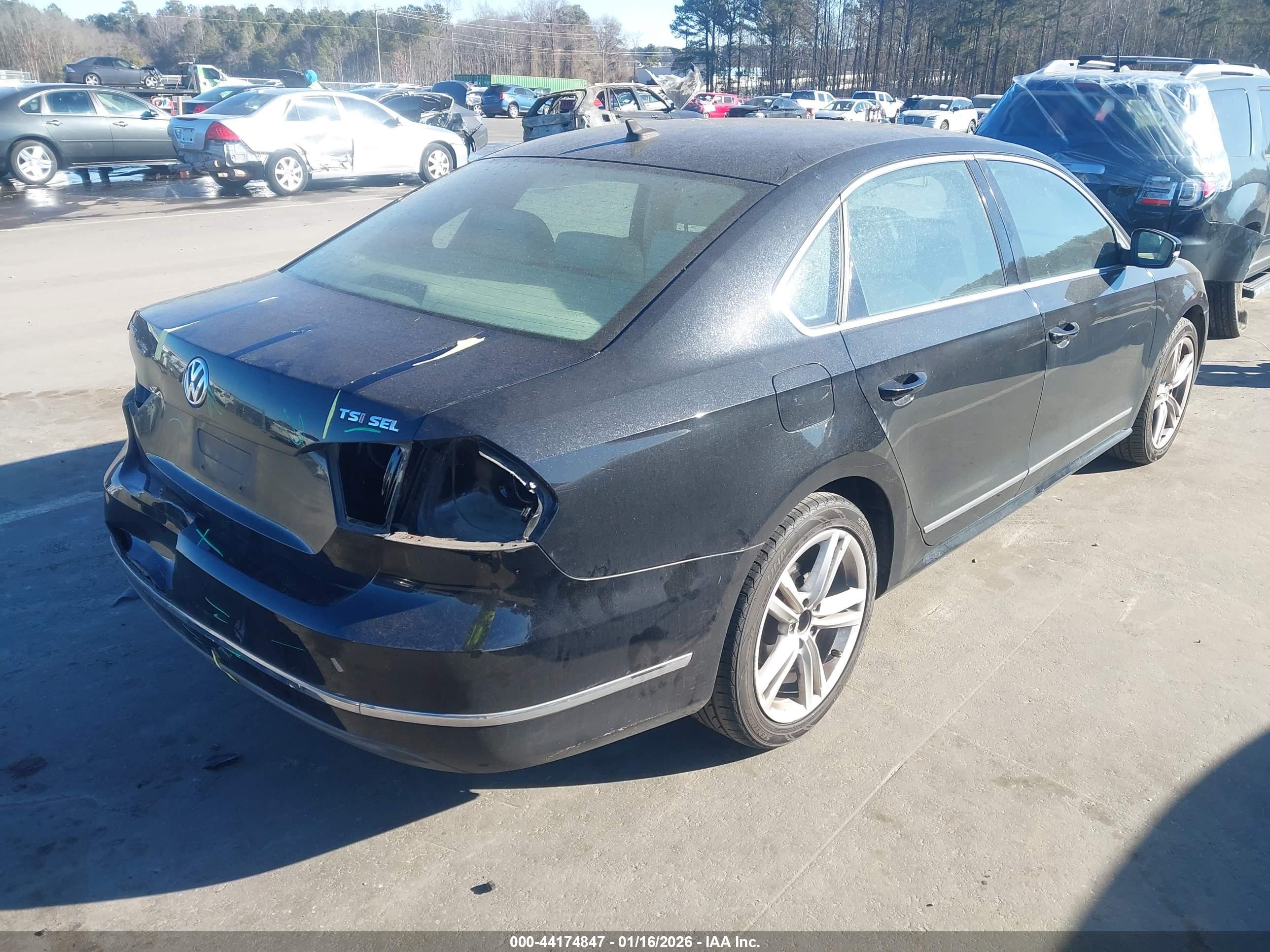 VOLKSWAGEN PASSAT image 4