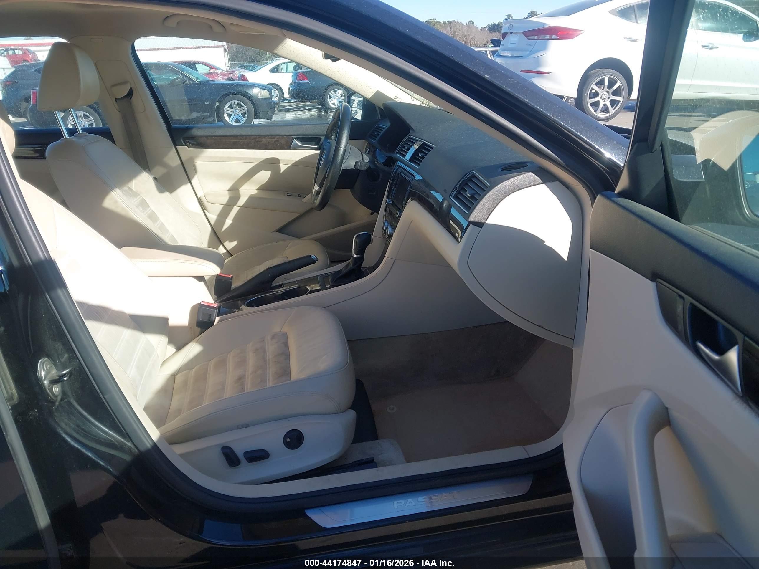 VOLKSWAGEN PASSAT image 5