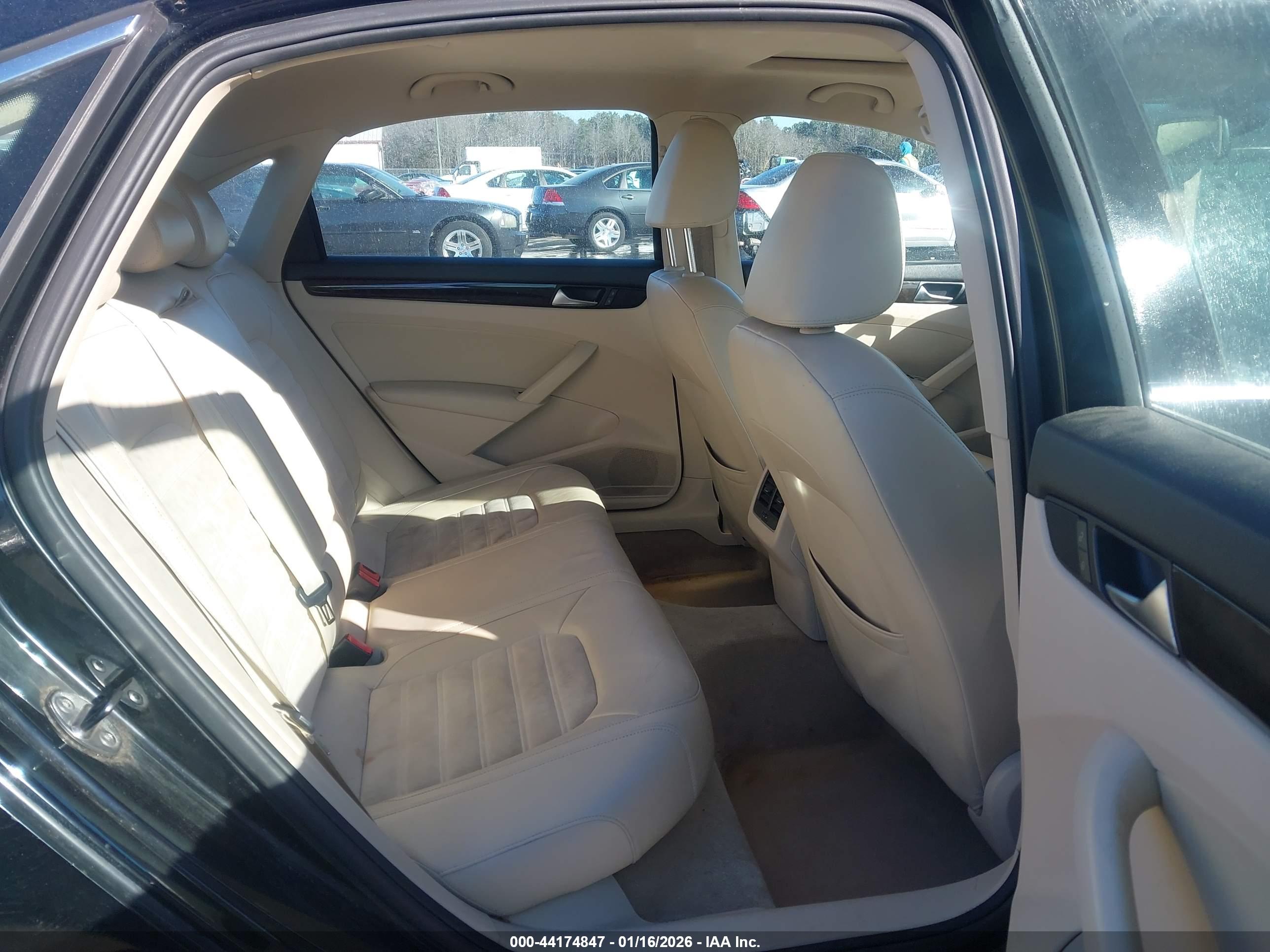 VOLKSWAGEN PASSAT image 8