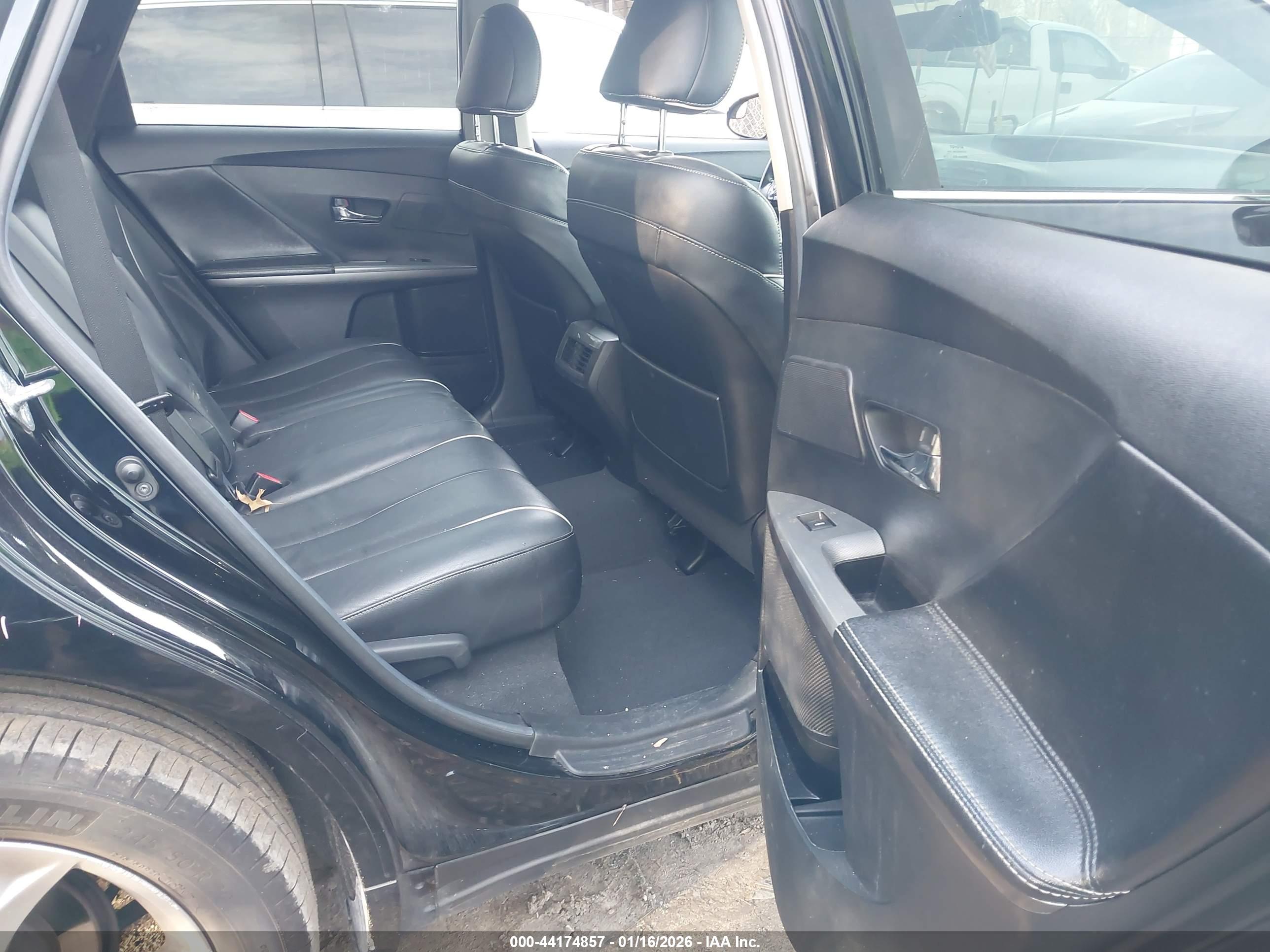 TOYOTA VENZA image 8