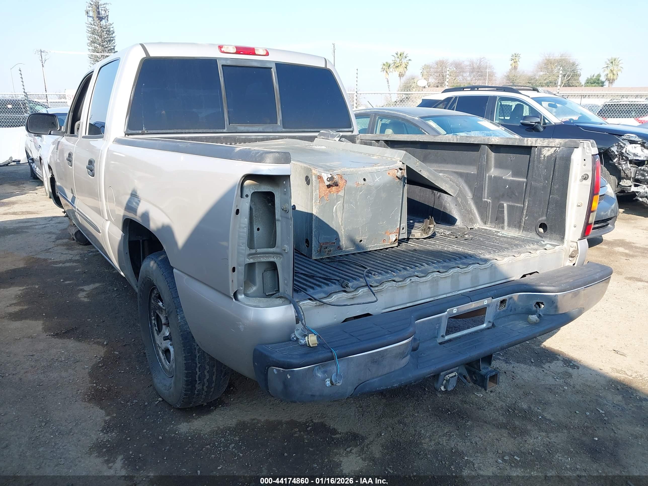 GMC SIERRA image 3