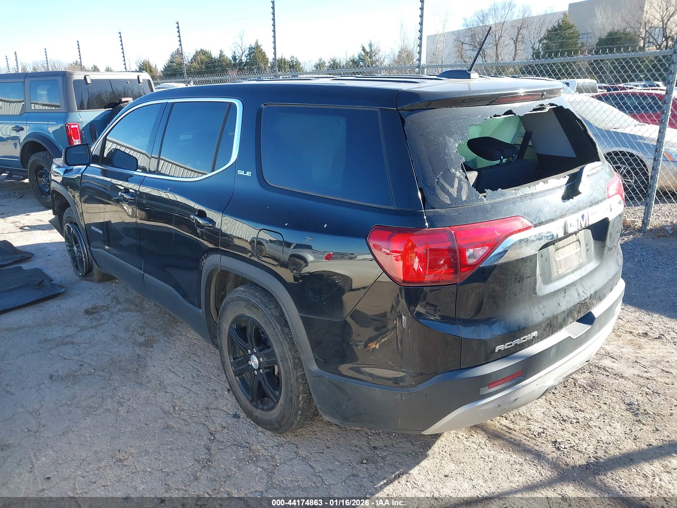 GMC ACADIA image 3