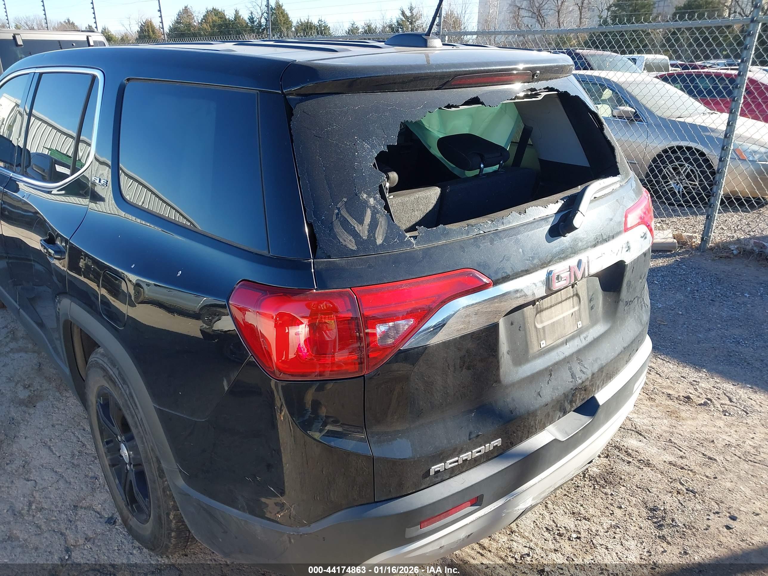 GMC ACADIA image 6