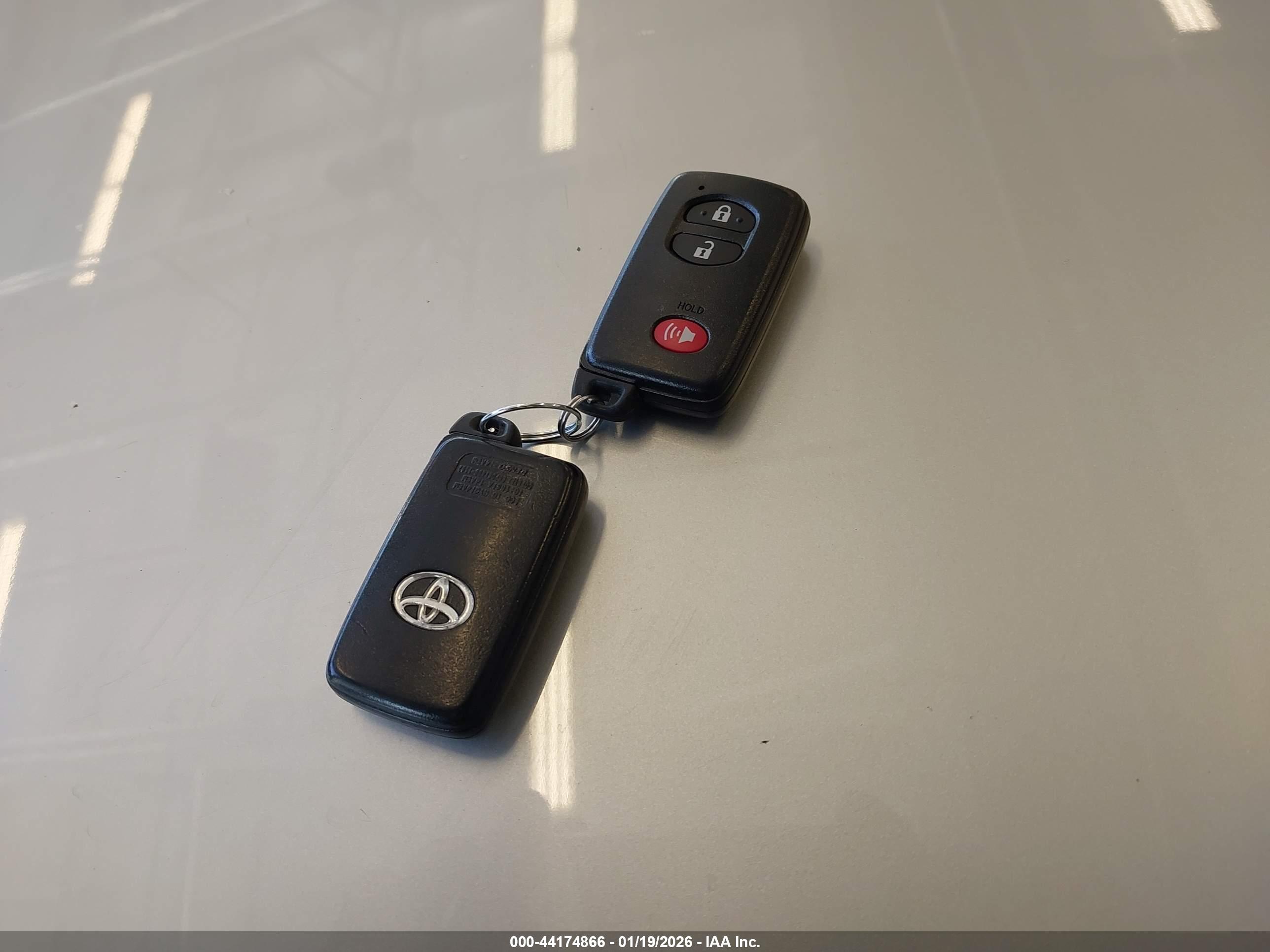 TOYOTA RAV4 image 11