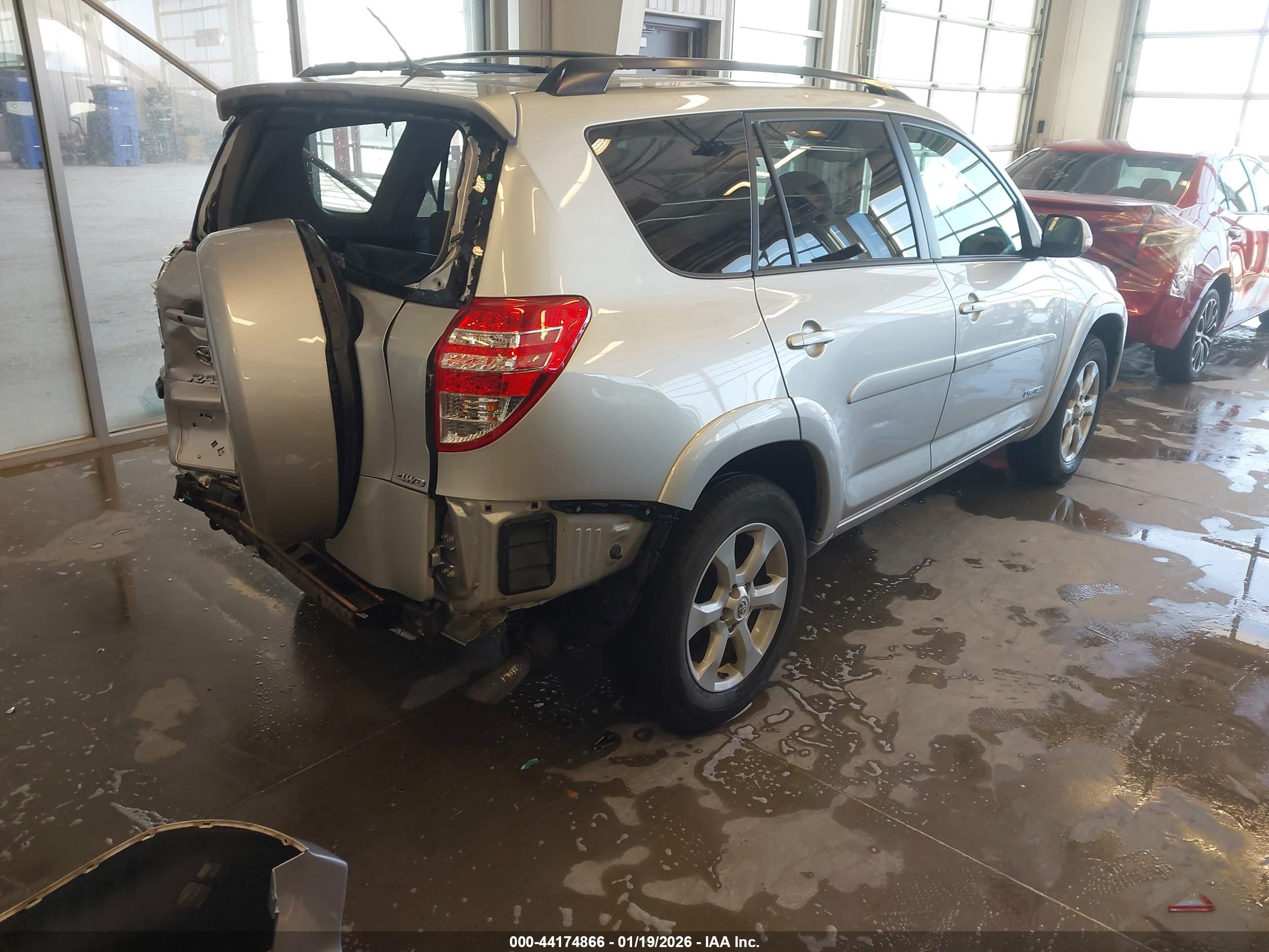 TOYOTA RAV4 image 4