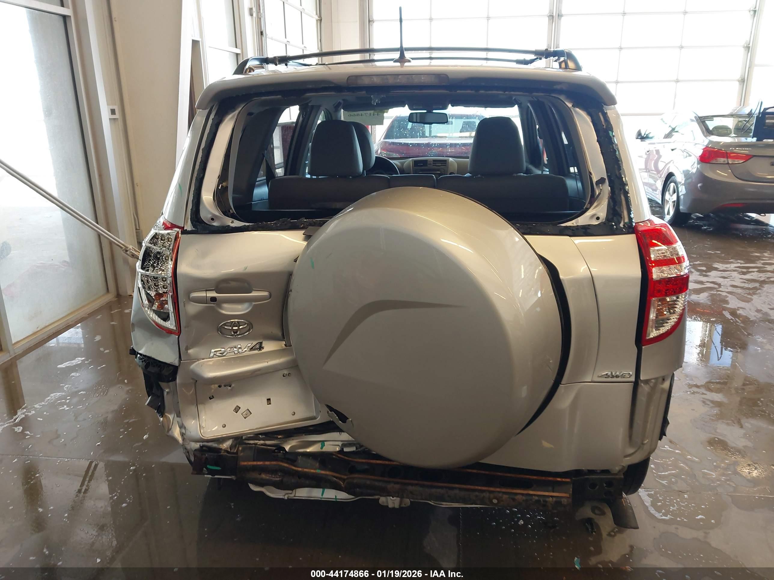 TOYOTA RAV4 image 6