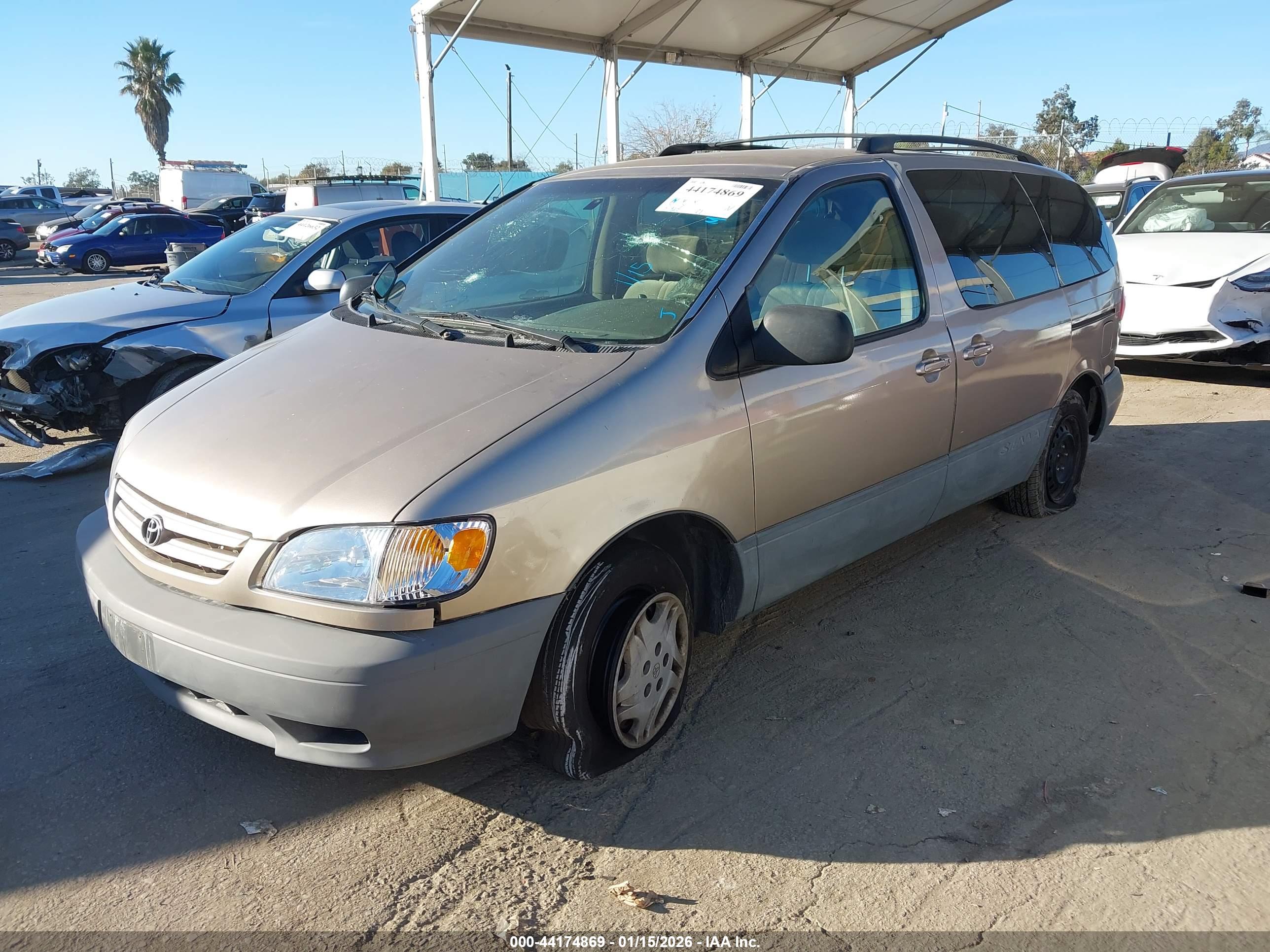 TOYOTA SIENNA image 2