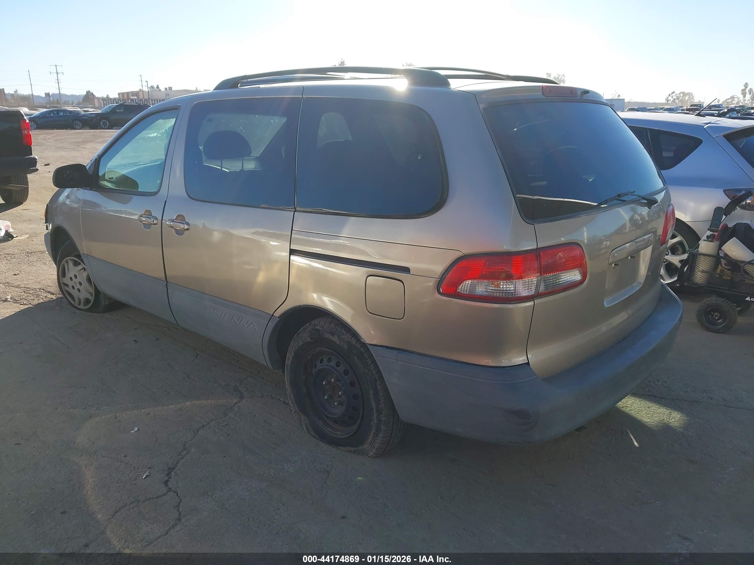 TOYOTA SIENNA image 3