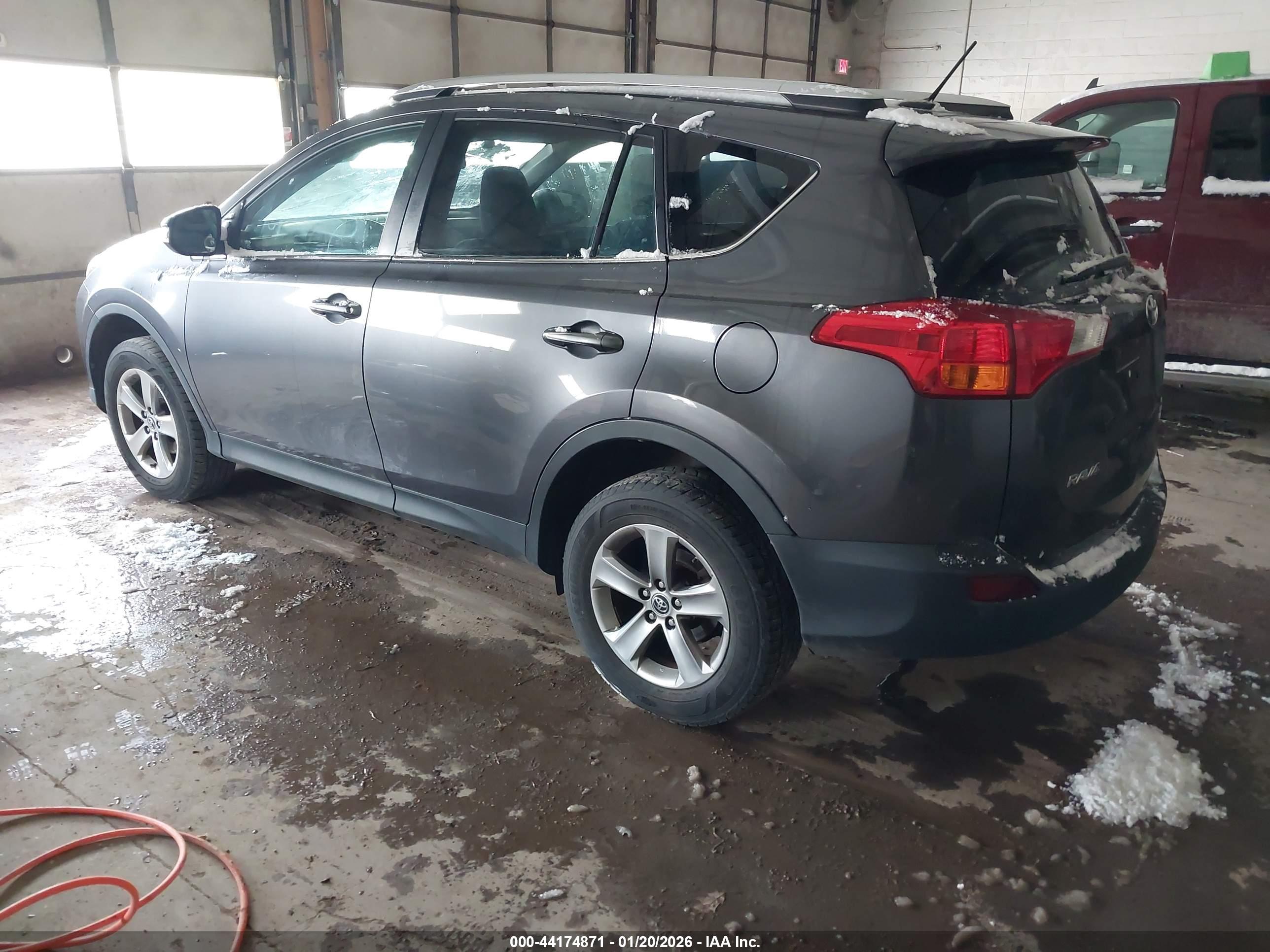 TOYOTA RAV4 image 3