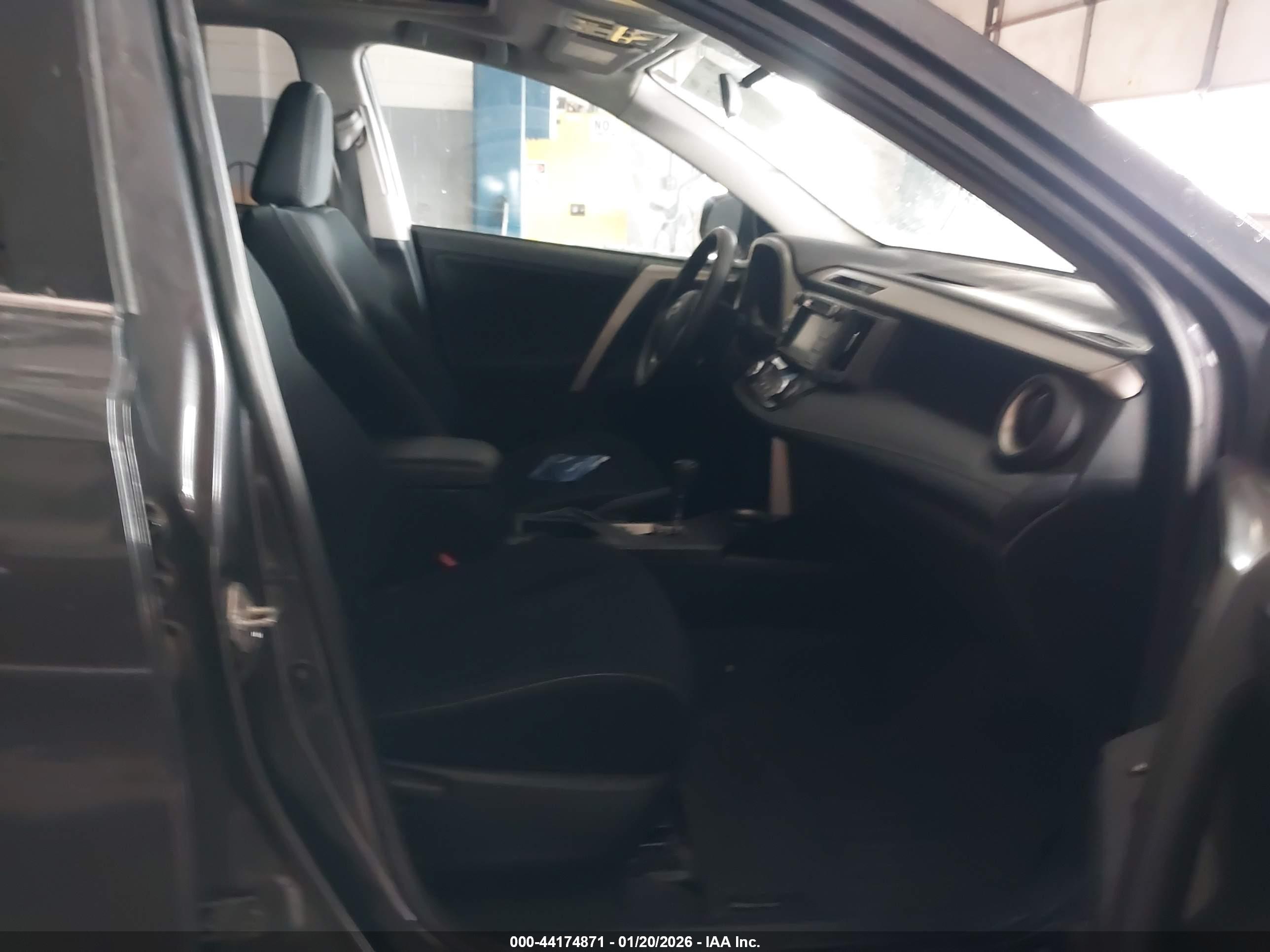 TOYOTA RAV4 image 5