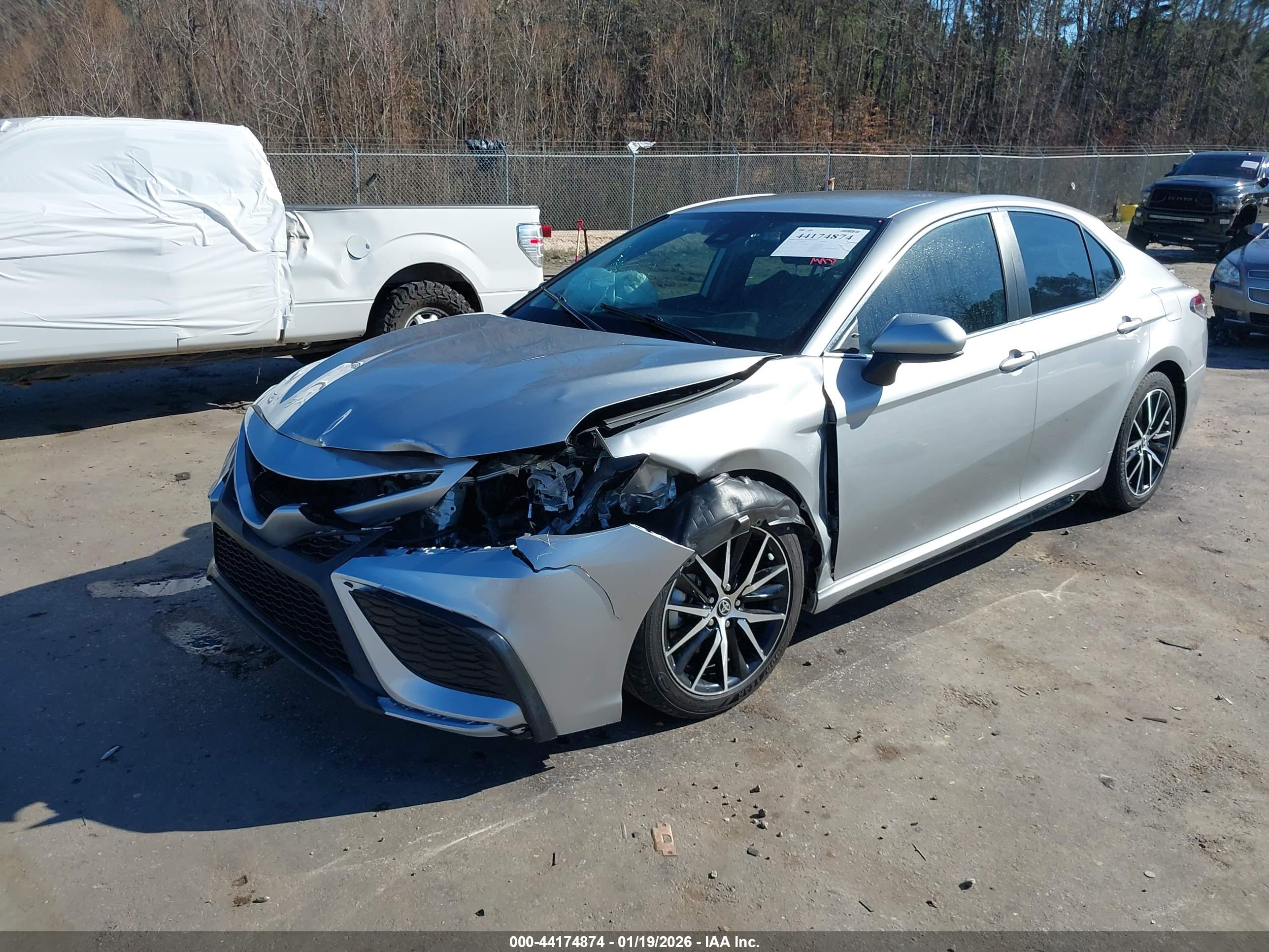 TOYOTA CAMRY image 2