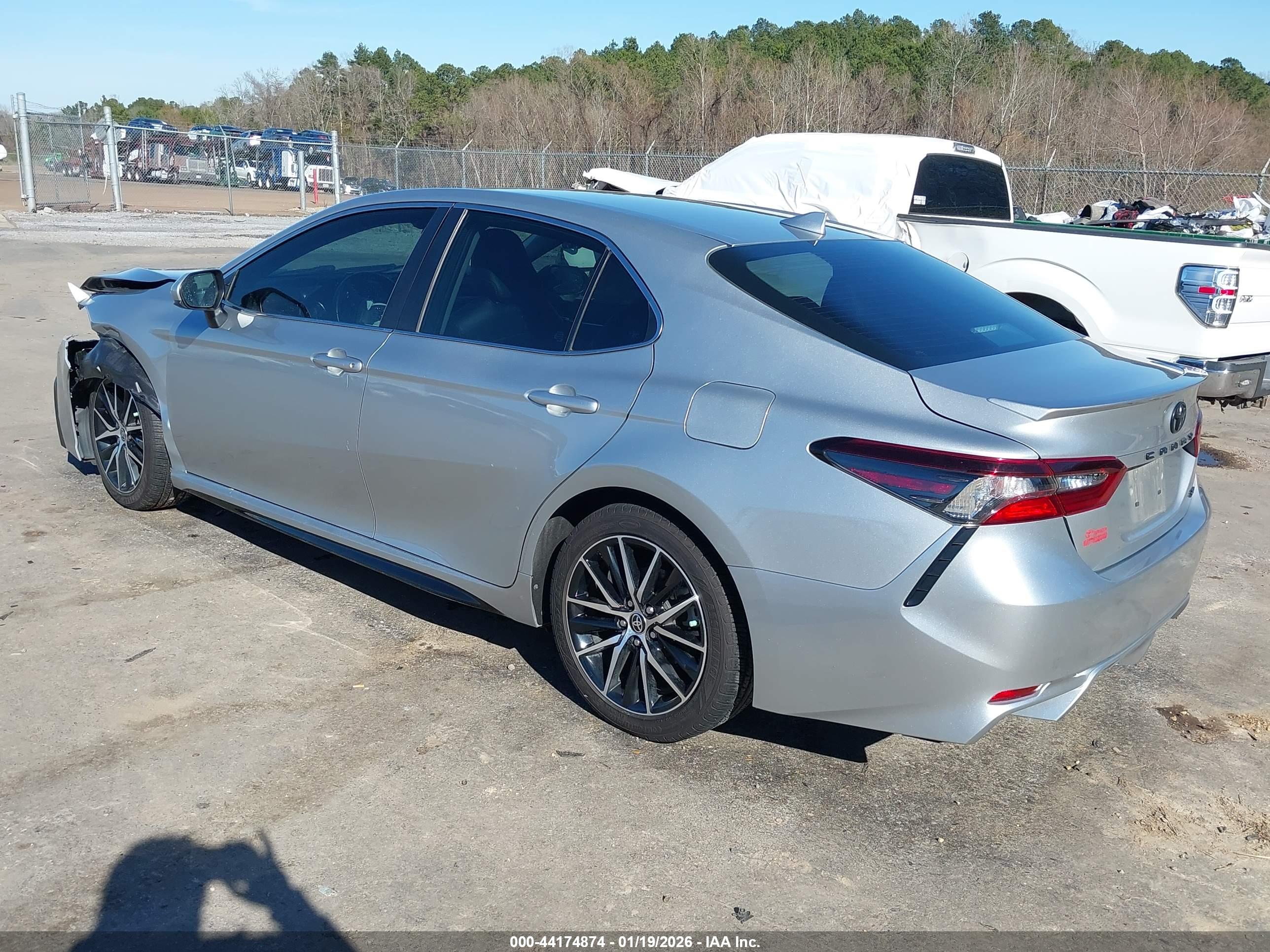 TOYOTA CAMRY image 3