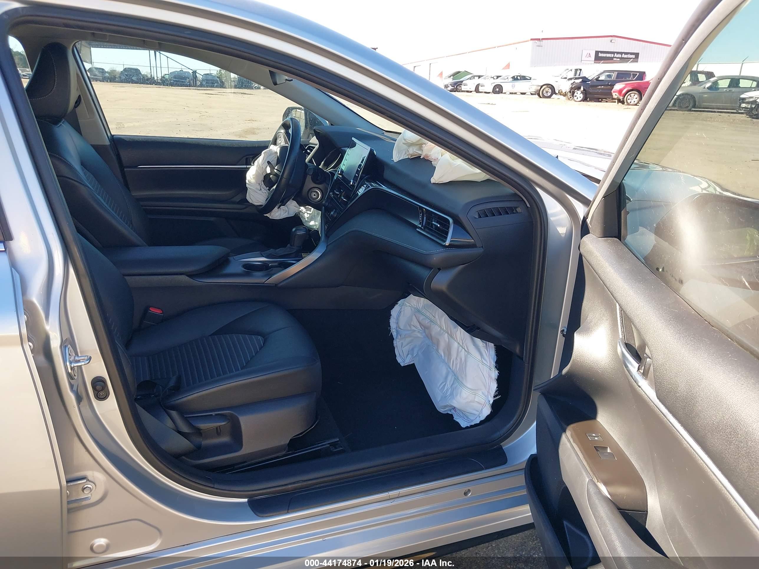 TOYOTA CAMRY image 5
