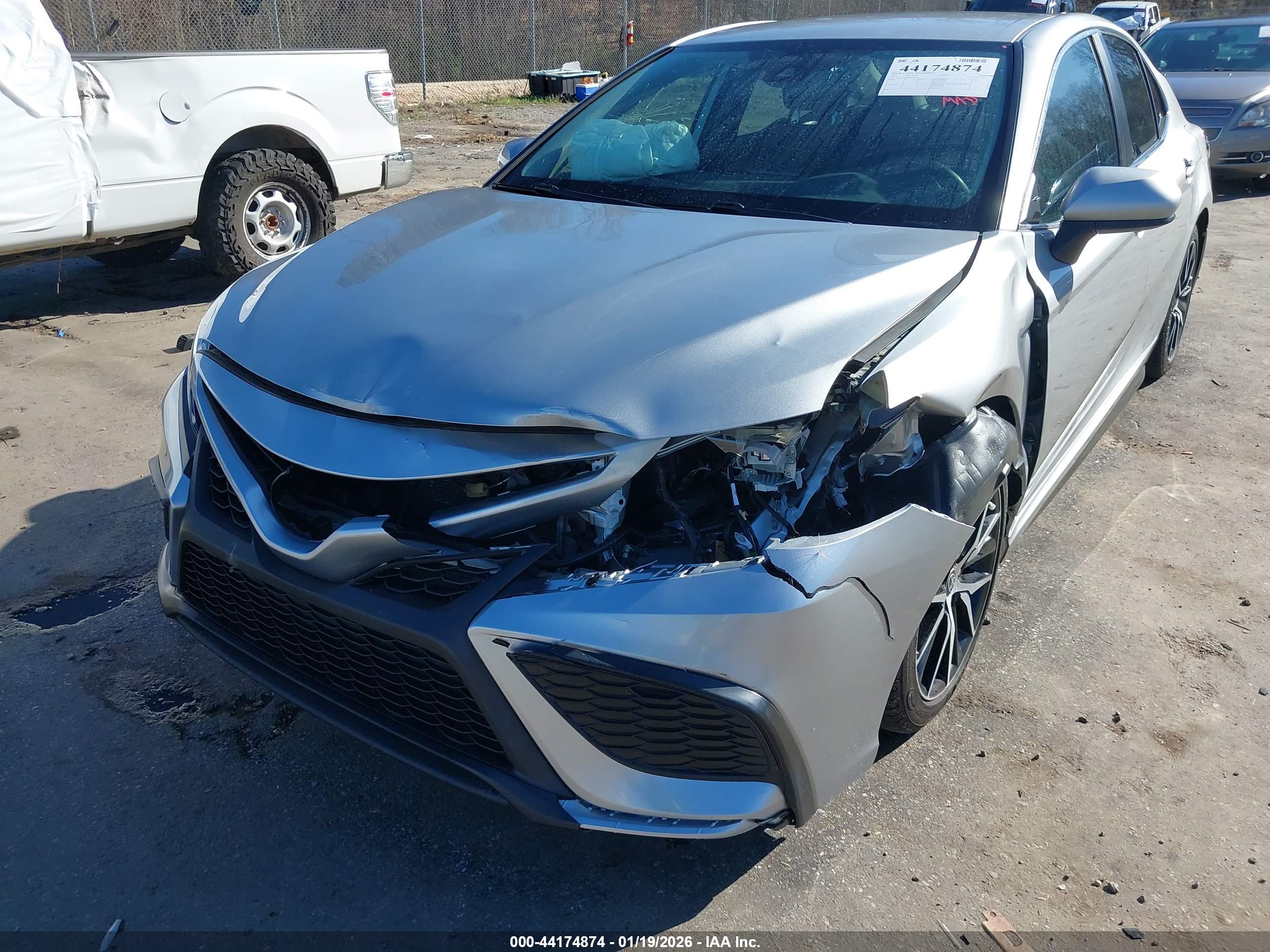 TOYOTA CAMRY image 6