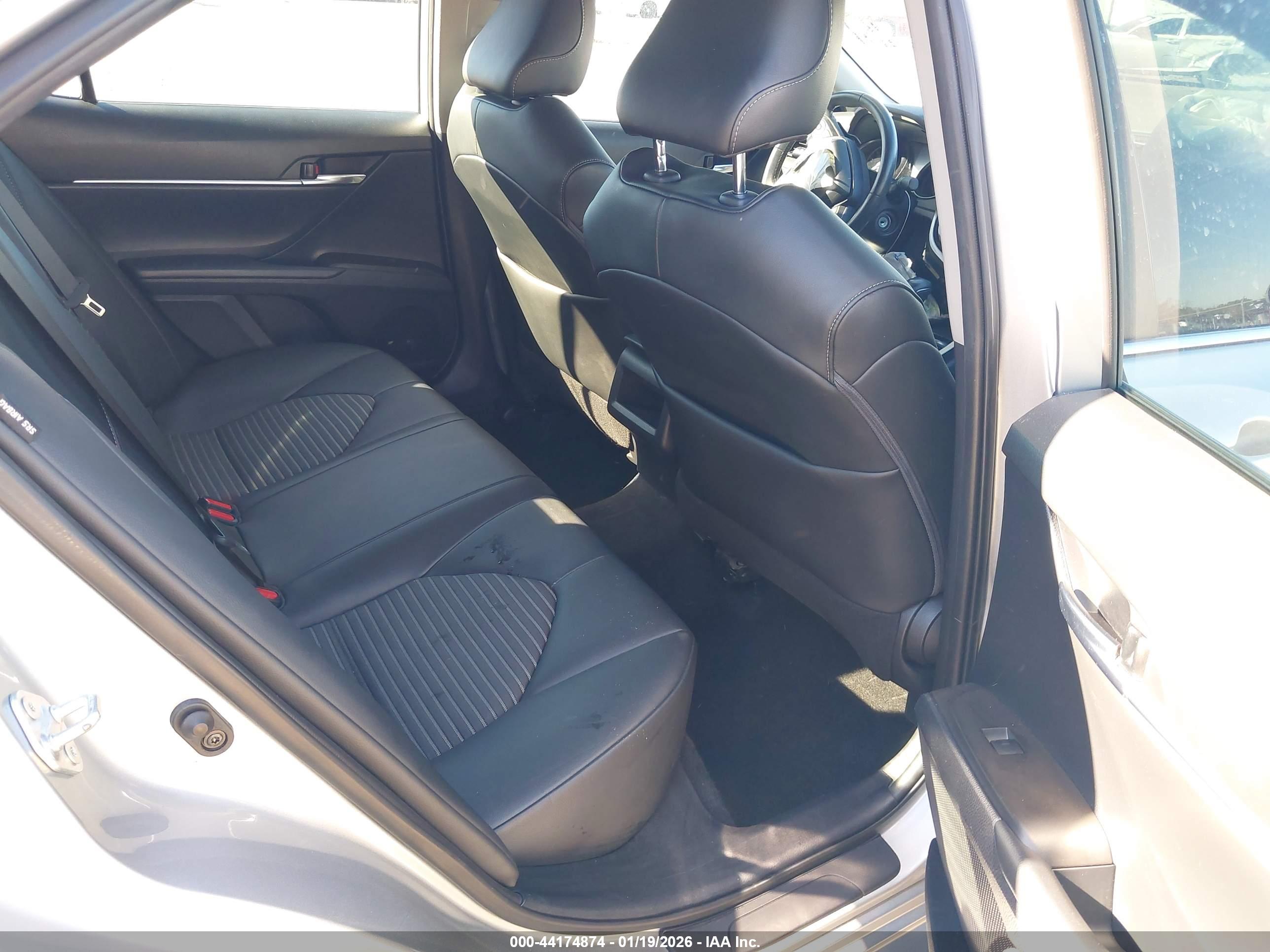 TOYOTA CAMRY image 8