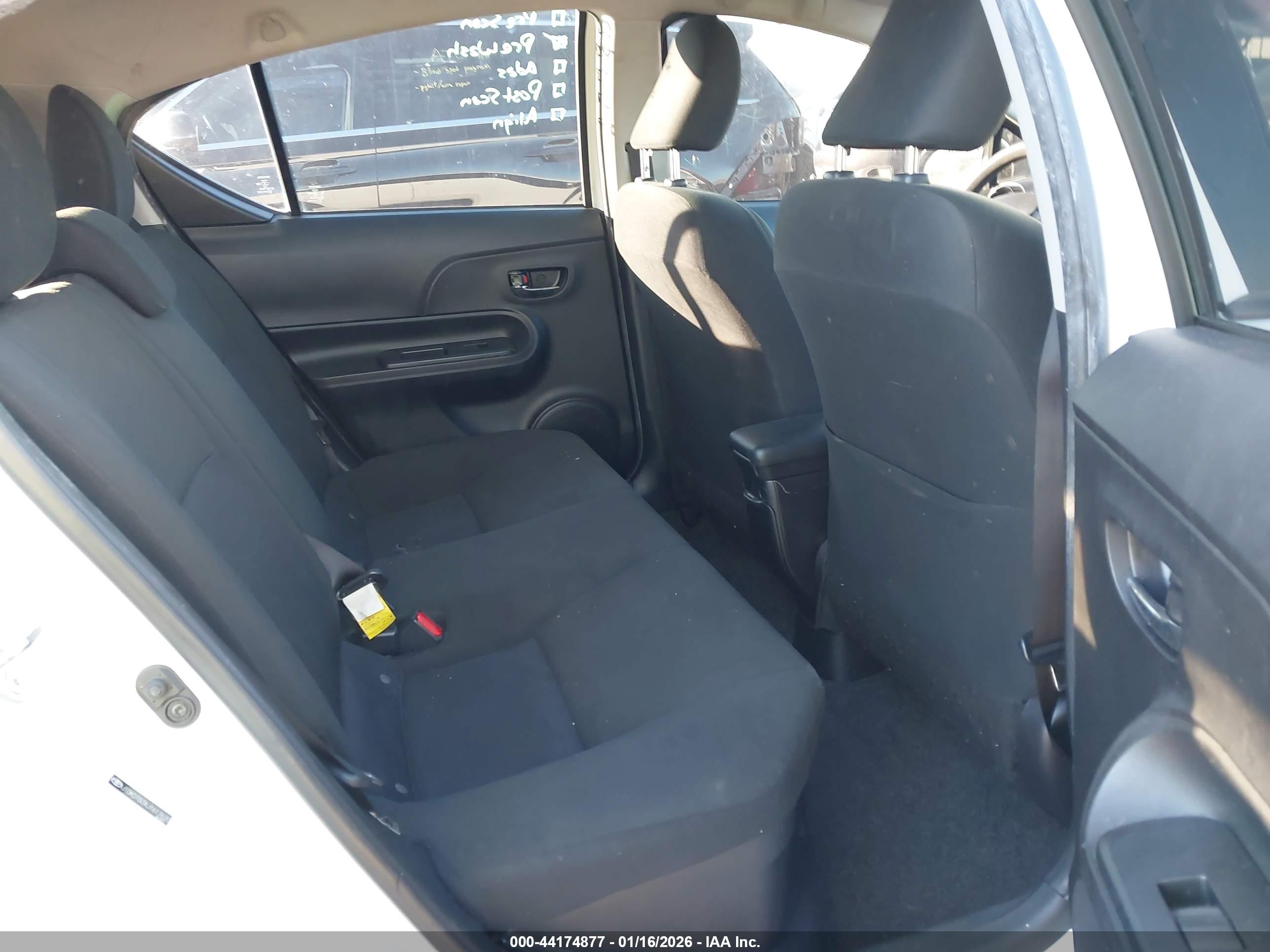 TOYOTA PRIUS image 8