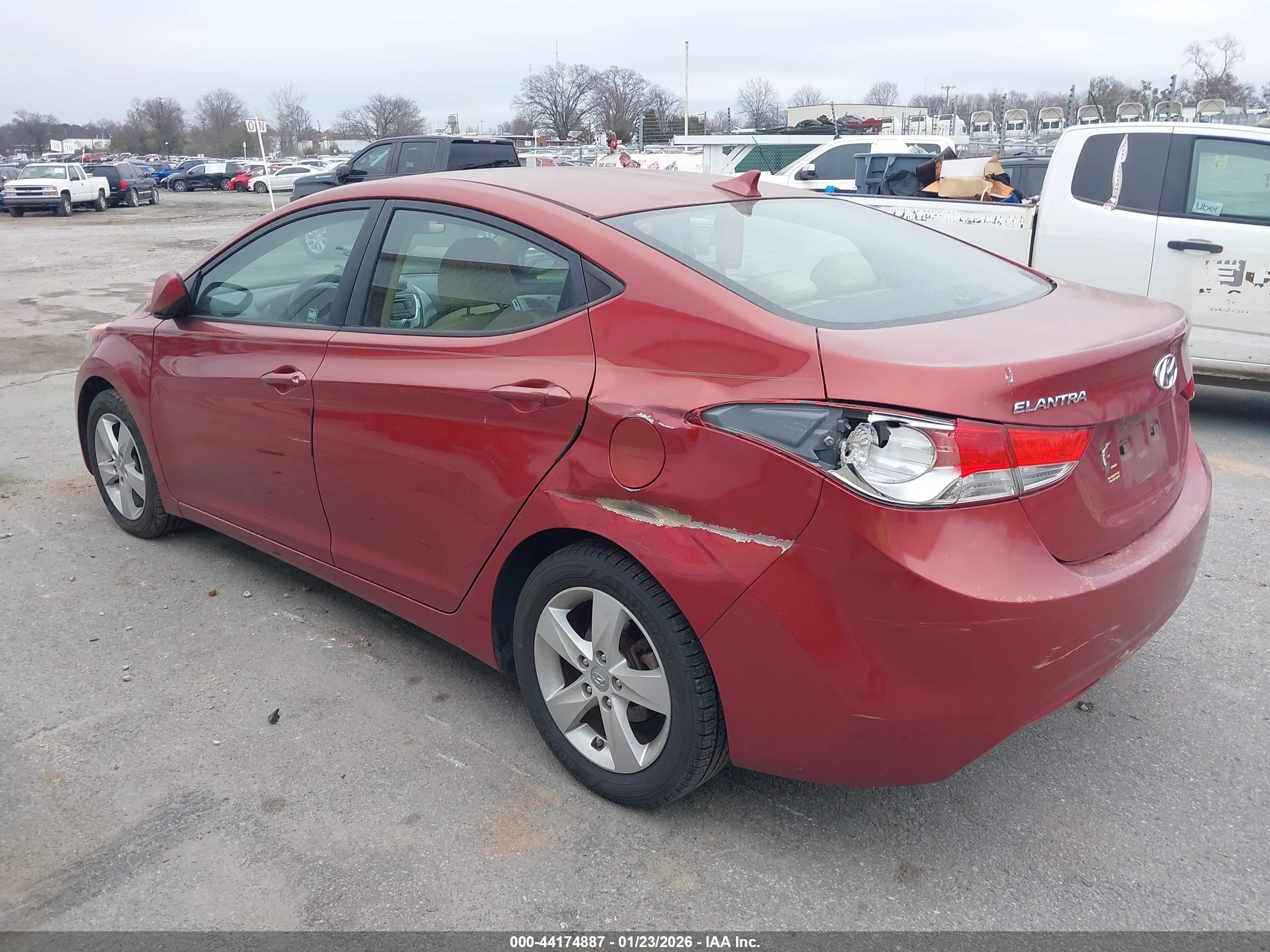 HYUNDAI ELANTRA image 3