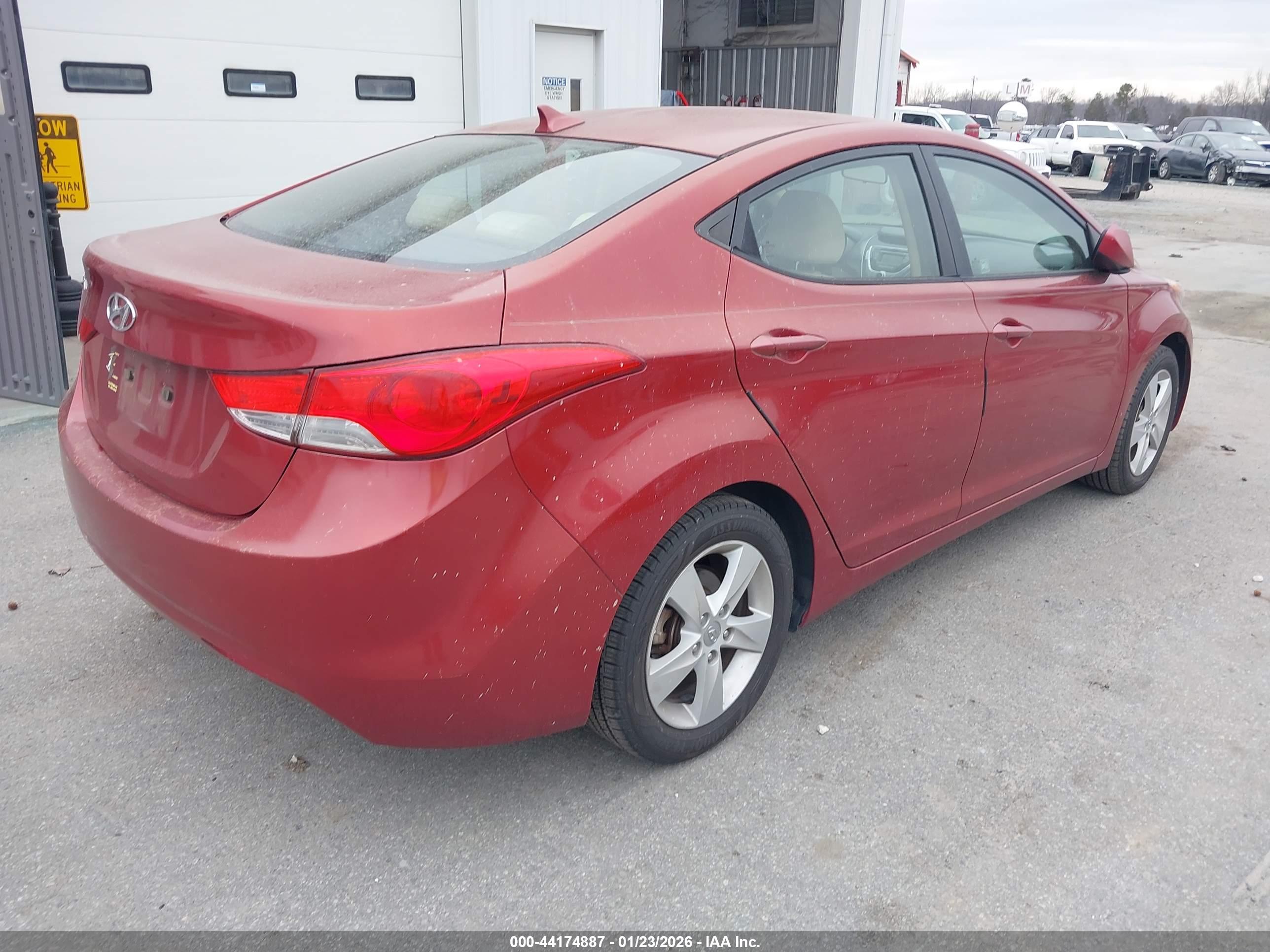 HYUNDAI ELANTRA image 4